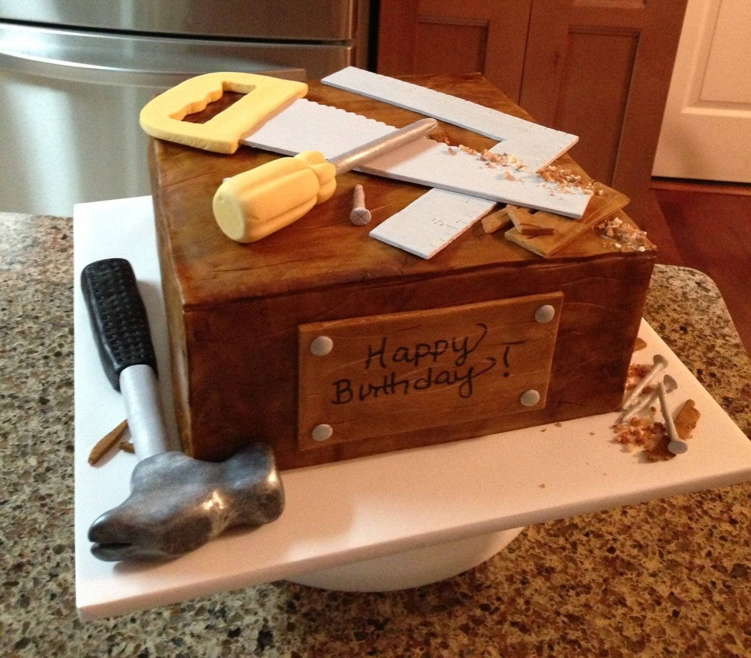 Плотников день рождение. Торт с инструментами для мужчины. Торт ящик с инструментами. Торт для столяра. Торт в виде ящика с инструментами.