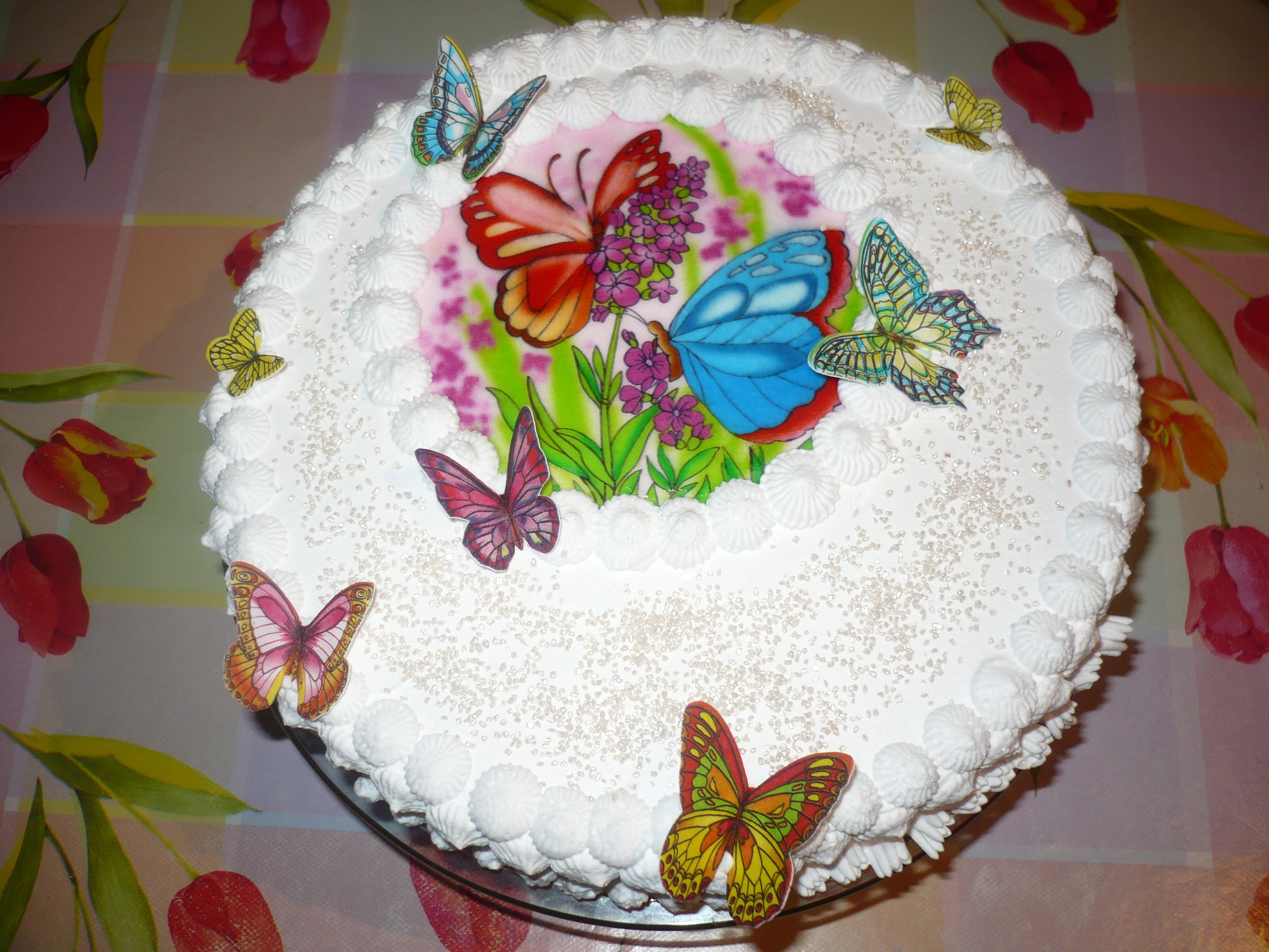 Кремовый торт с бабочками для девочки