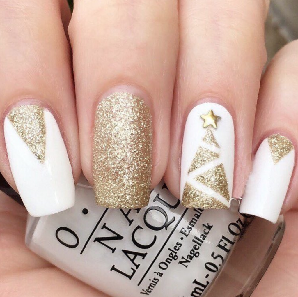 Дизайн ногтей белый золотой. Золотые ногти. Ногти золотистые. Маникюр белый с золотом. Ногти белые с золотым.