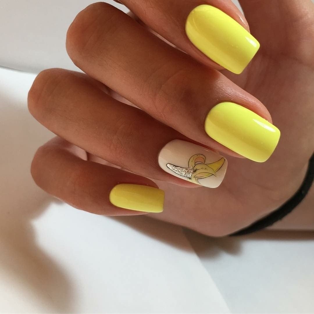 Лимонный дизайн ногтей. Желтые ногти. Жёлтые ногти маникюр. Летний маникюр желтый. Яркие желтые ногти.