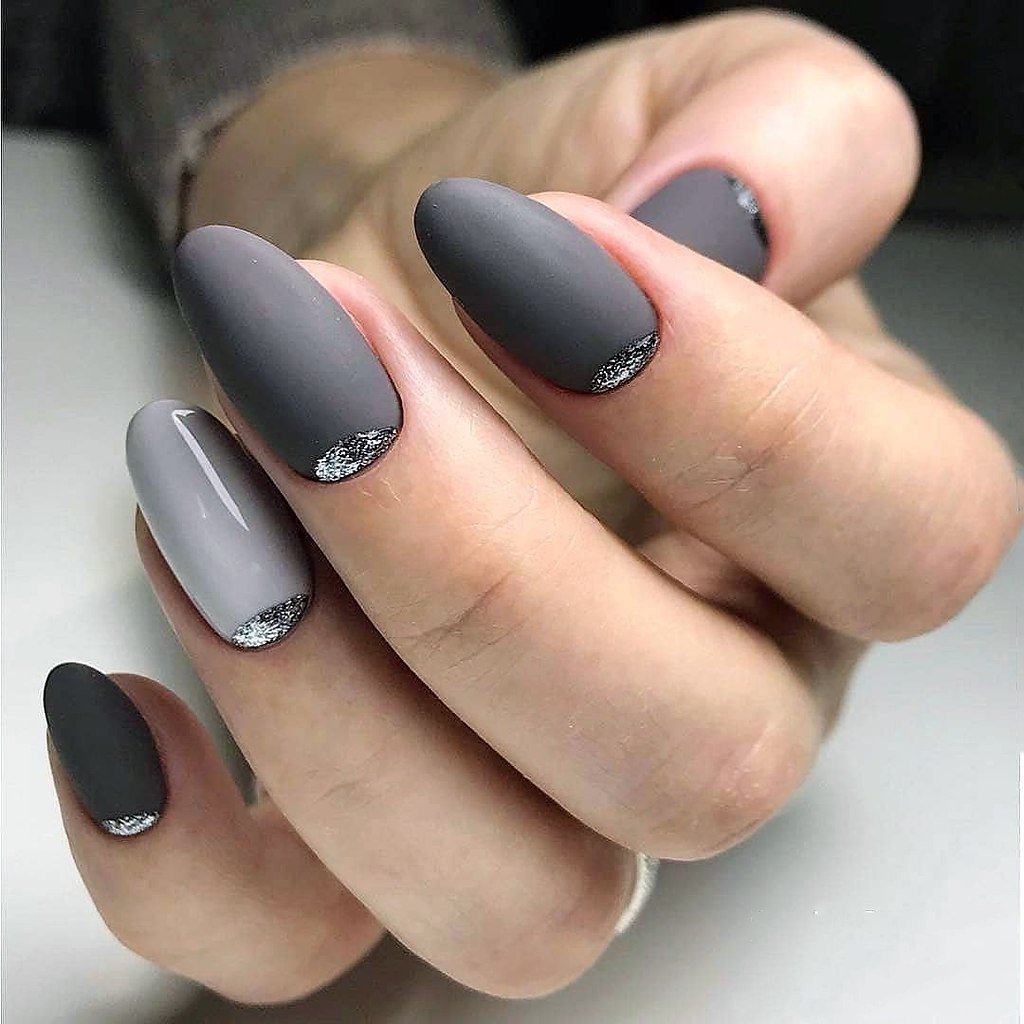 серый цвет на ногтях фото