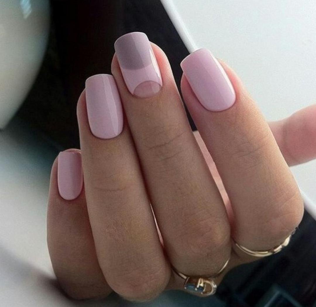 Квадратная нежная форма ногтей. Розовые ногти. Нежно розовые ногти. Ногти короткие. Нежно розовый матовый маникюр.