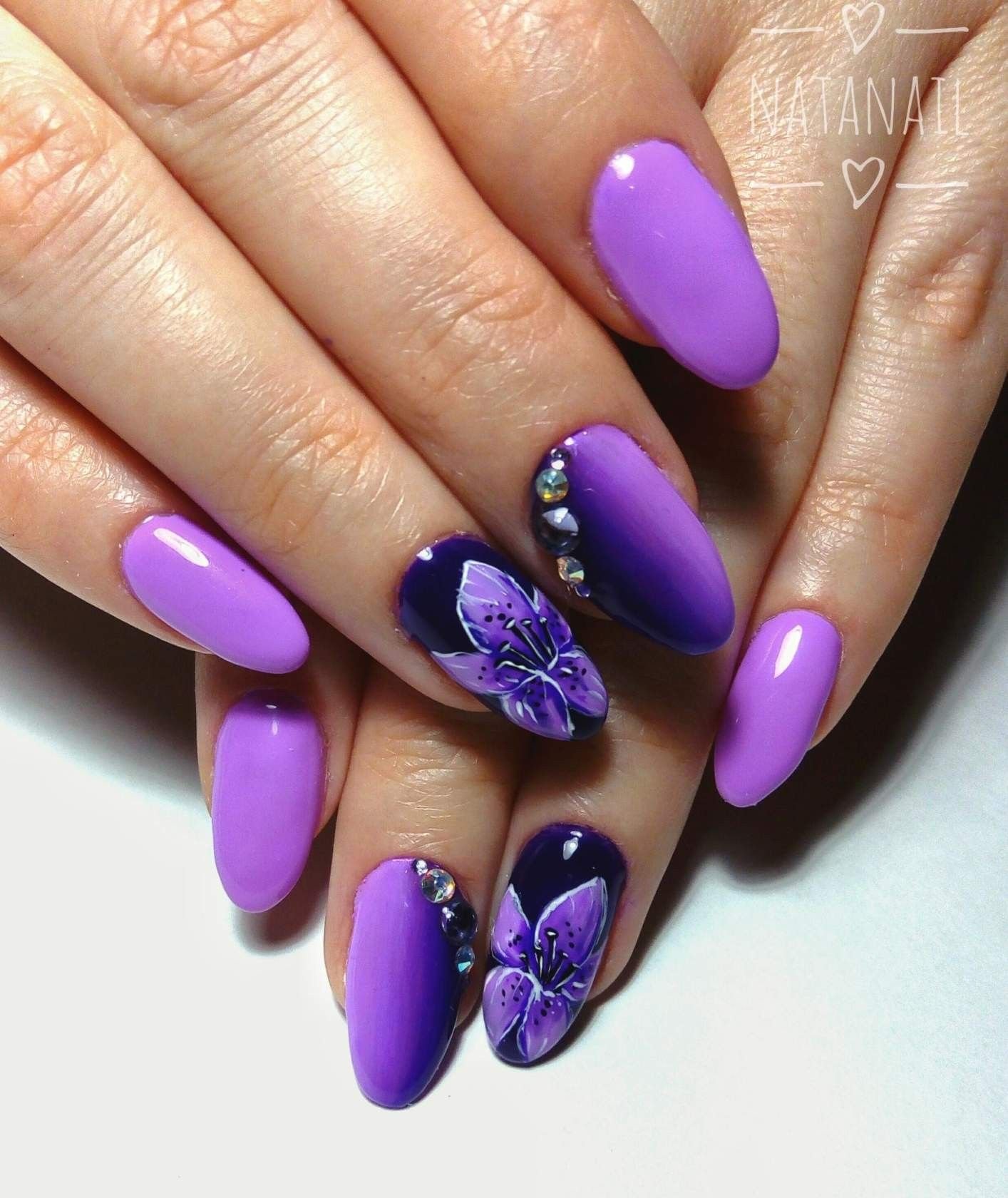 Яркие фиолетовые ногти