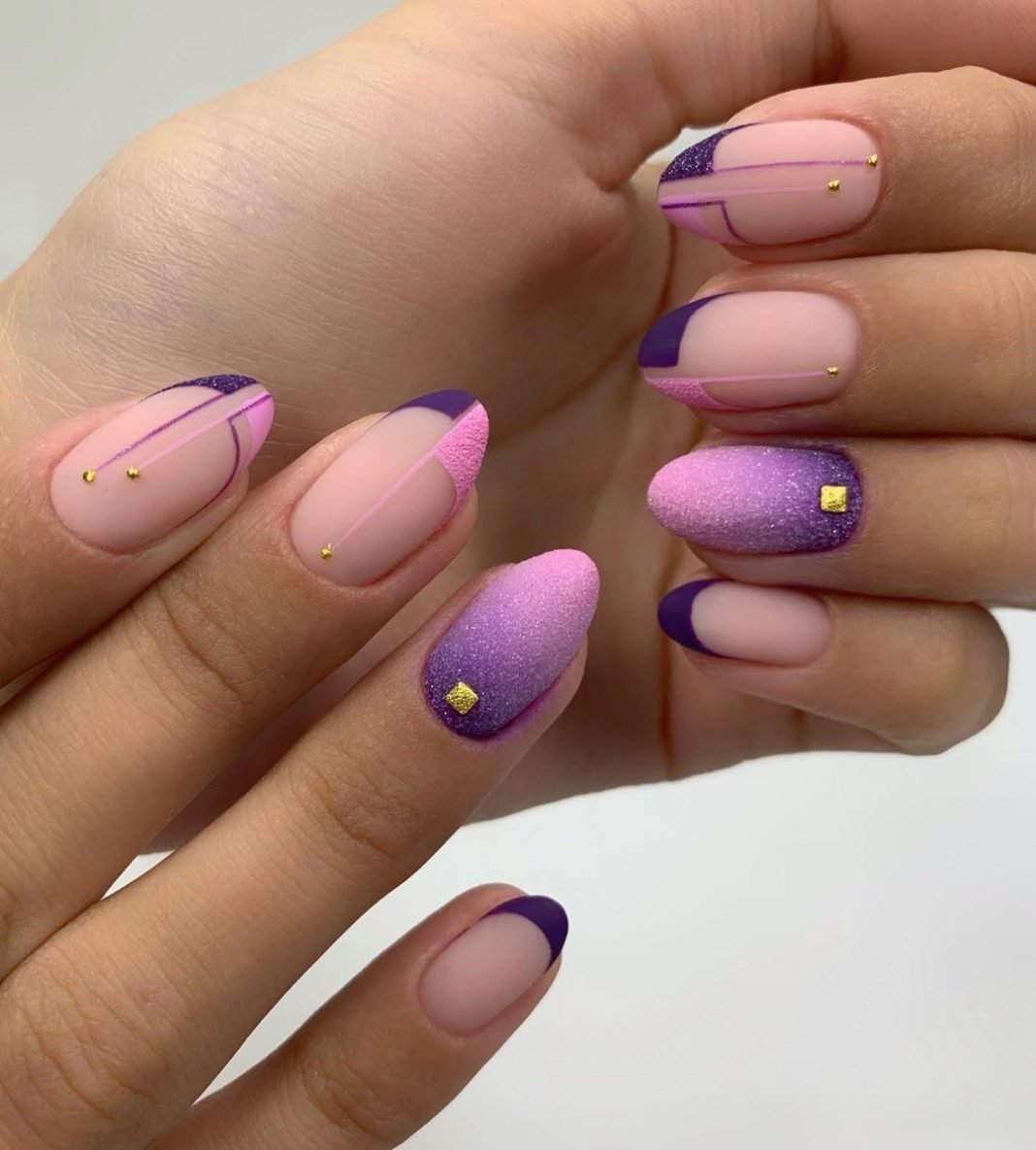 Фиолетовые ногти 2024. Фиолетовый маникюр. Сиреневые ногти. Маникюр фиолетовый с розовым. Красивые фиолетовые ногти.