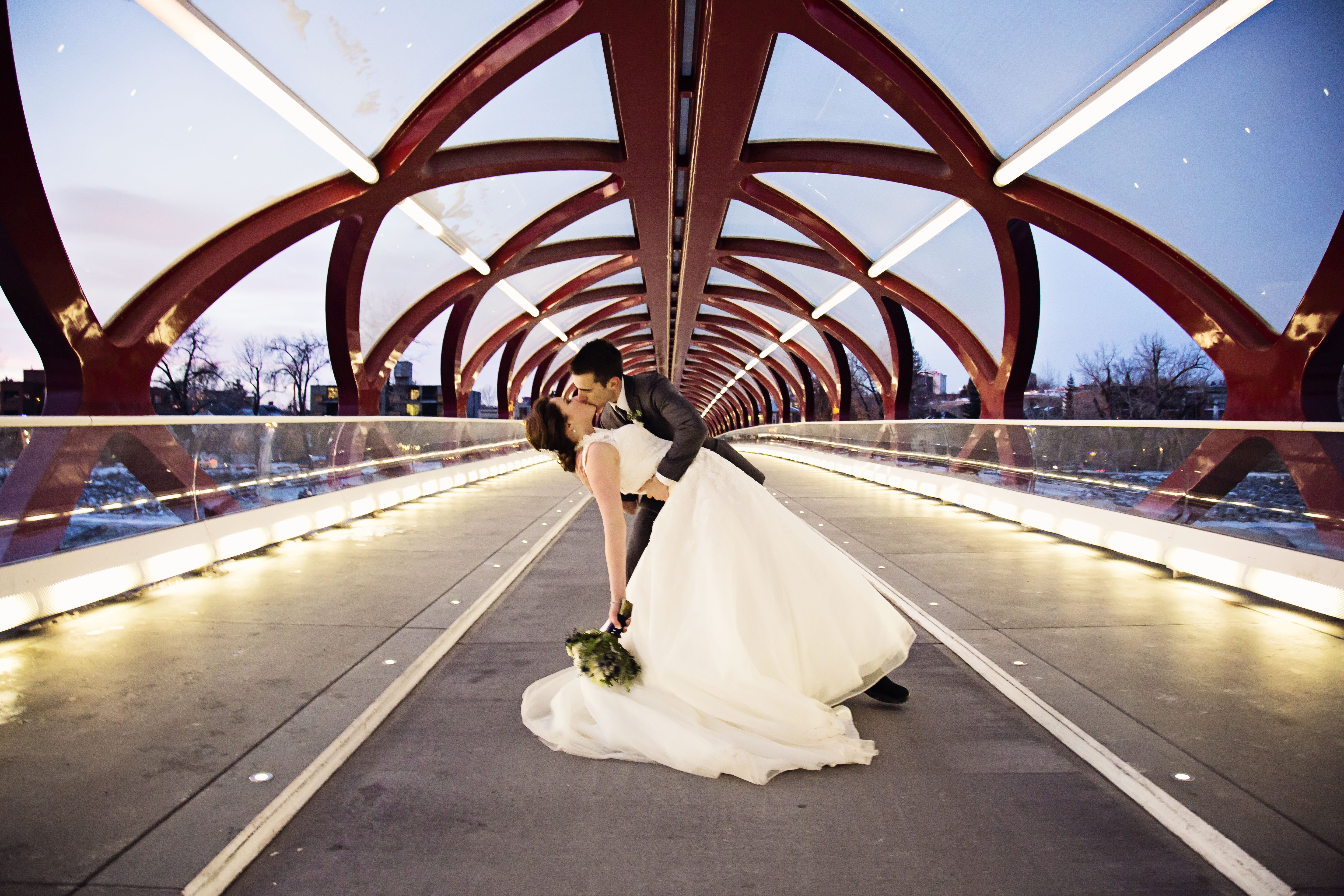 Свадебная фотосессия на мосту