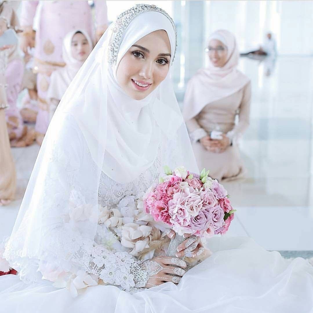 Мусульманская невеста. Мусульманские Свадебные платья. Невеста мусульманка. Свадебные платья для мусульманок.
