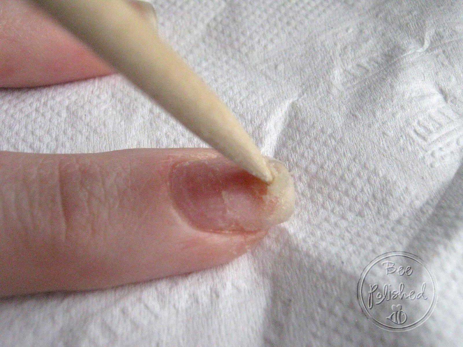 Почему отпадают нарощенные. Снятие нарощенных ногтей. Как снять нарощенные ногти. Как снять нарощенные ногти в домашних условиях. Снятие нарощенных ногтей в домашних условиях без аппарата.