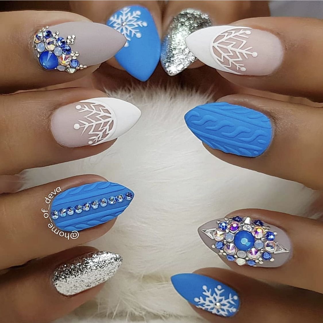 Зимние ногти дизайн. Зимние ногти. Новогодний маникюр. Новогодний дизайн ногтей. Зимний дизайн ногтей.