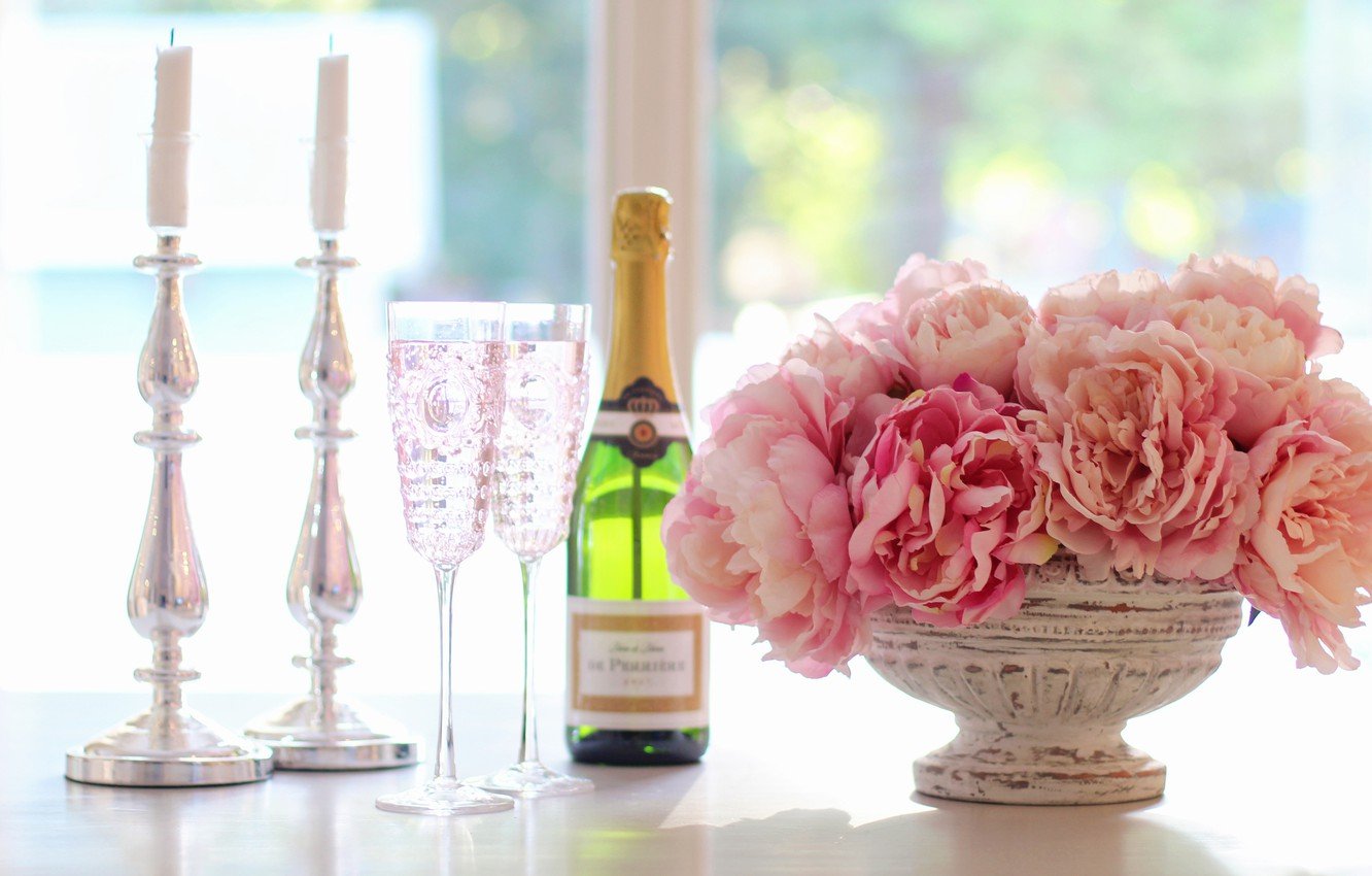 Шампанское и розы 54 глава. Цветы и шампанское. Красивые фужеры с цветами. Вино и цветы. Пионы и шампанское.