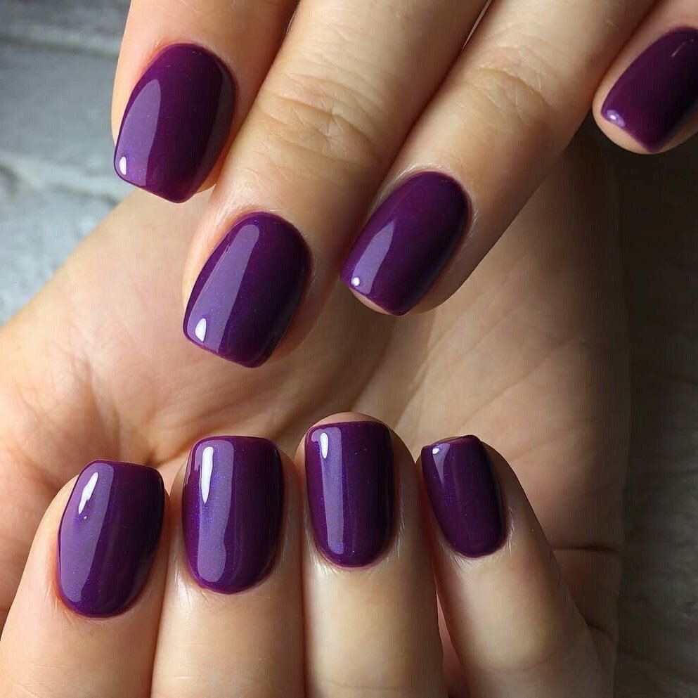 Сиреневые короткие ногти дизайн. Фиолетовый маникюр. Фиолетовые ногти. Темно-фиолетовый маникюр. Гель лак фиолетовый.