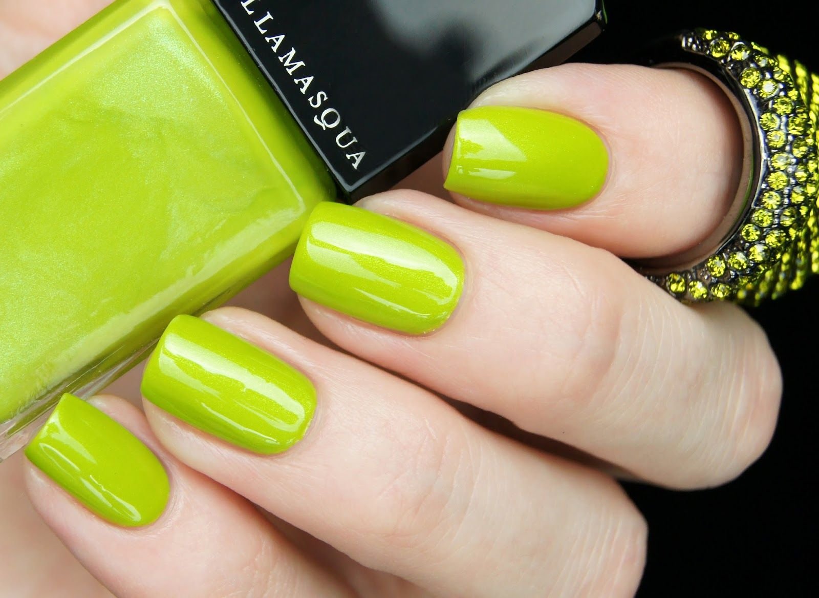 Маникюр цвет лака для ногтей. Желто-зеленый маникюр. Маникюр с салатовым цветом. Салатовый лак. Красивый цвет ногтей.