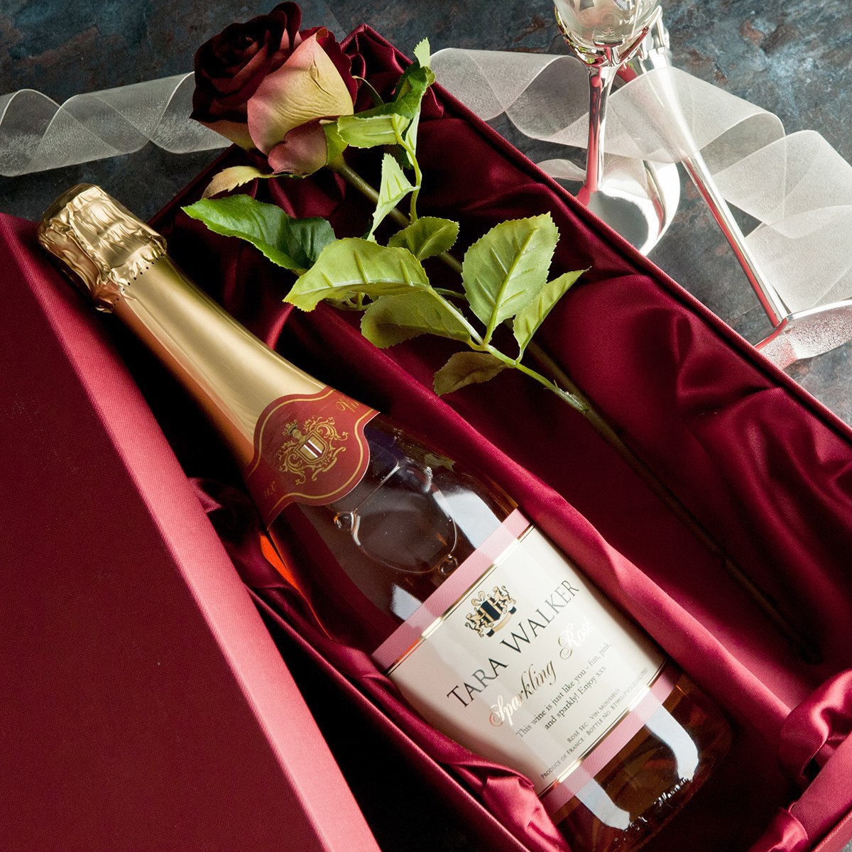 Сколько глав в шампанское и розы. Цветы шампанское конфеты. Цветы вино конфеты. Розе вино. Вино и цветы.