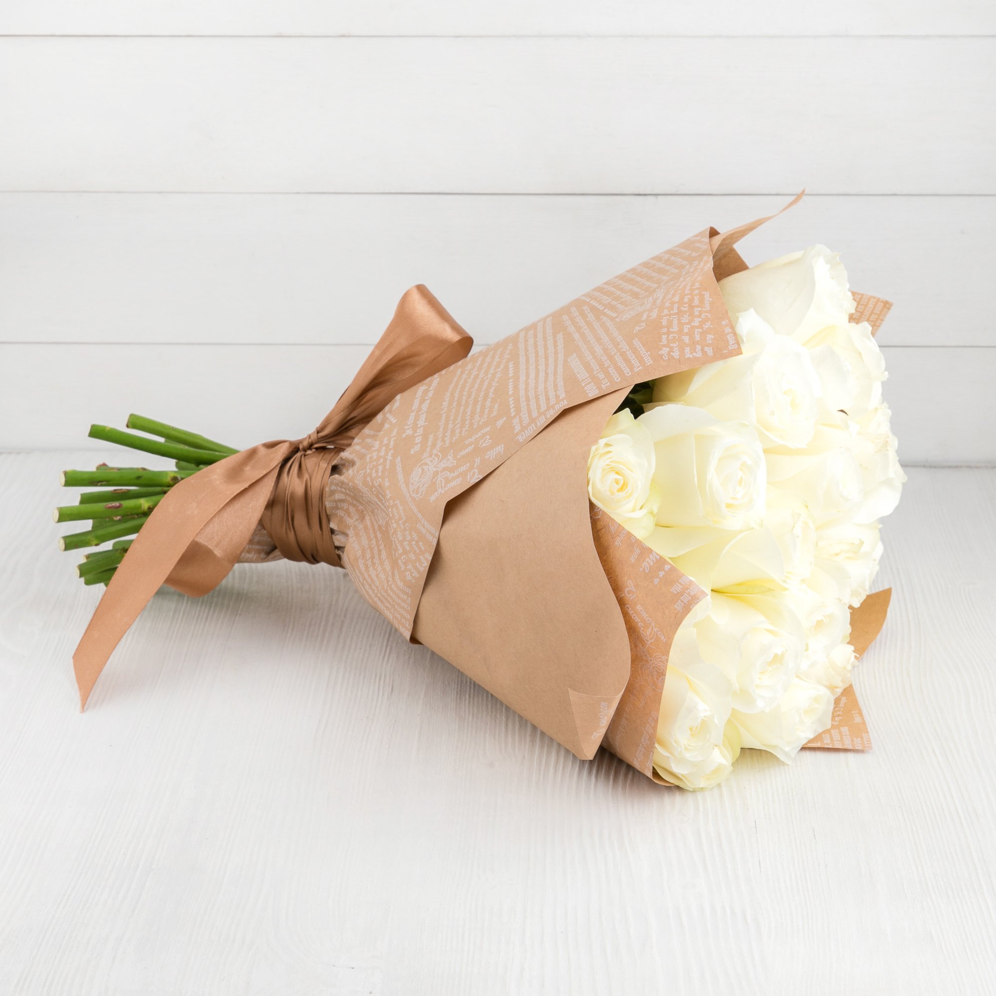 Как красиво упаковать цветы в бумагу пошагово