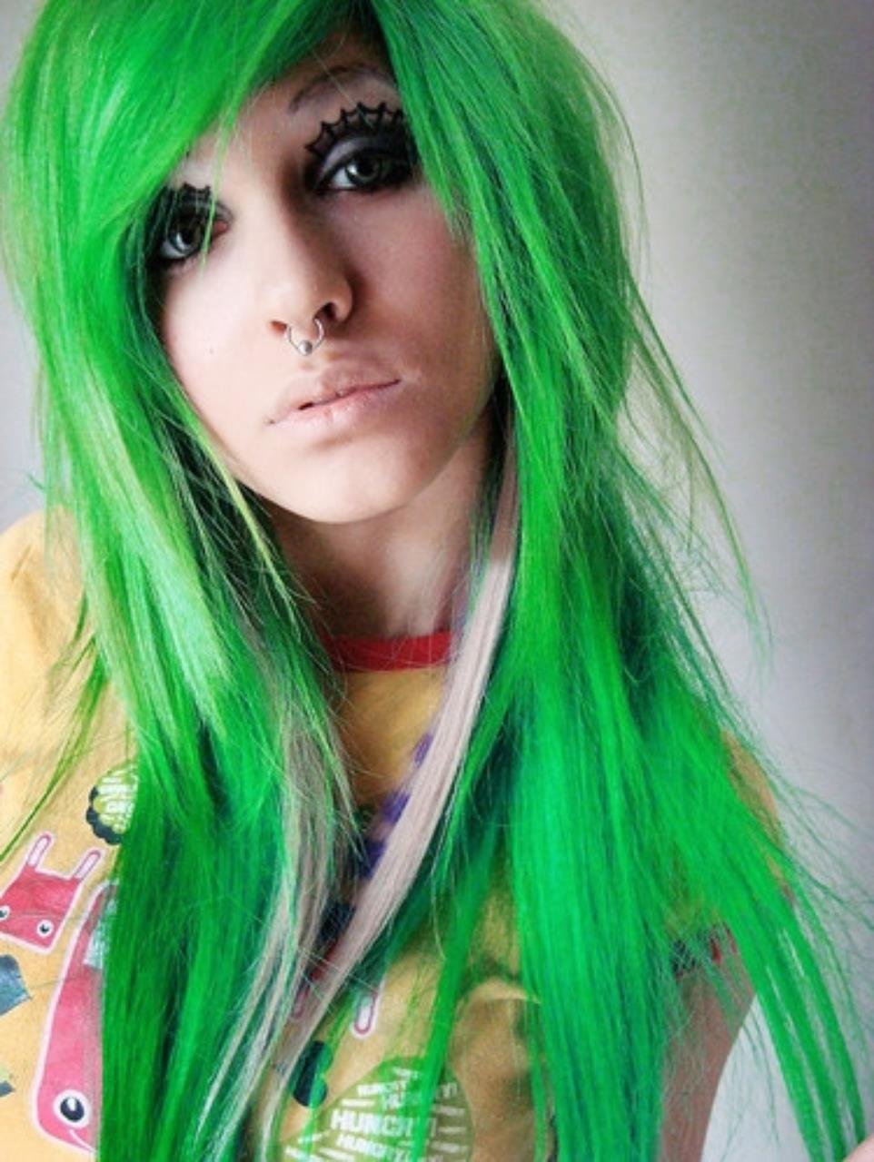 Можно зеленые волосы. Антоцианин g04 Lime Green. Тиктоккрша с зелеными волосами.