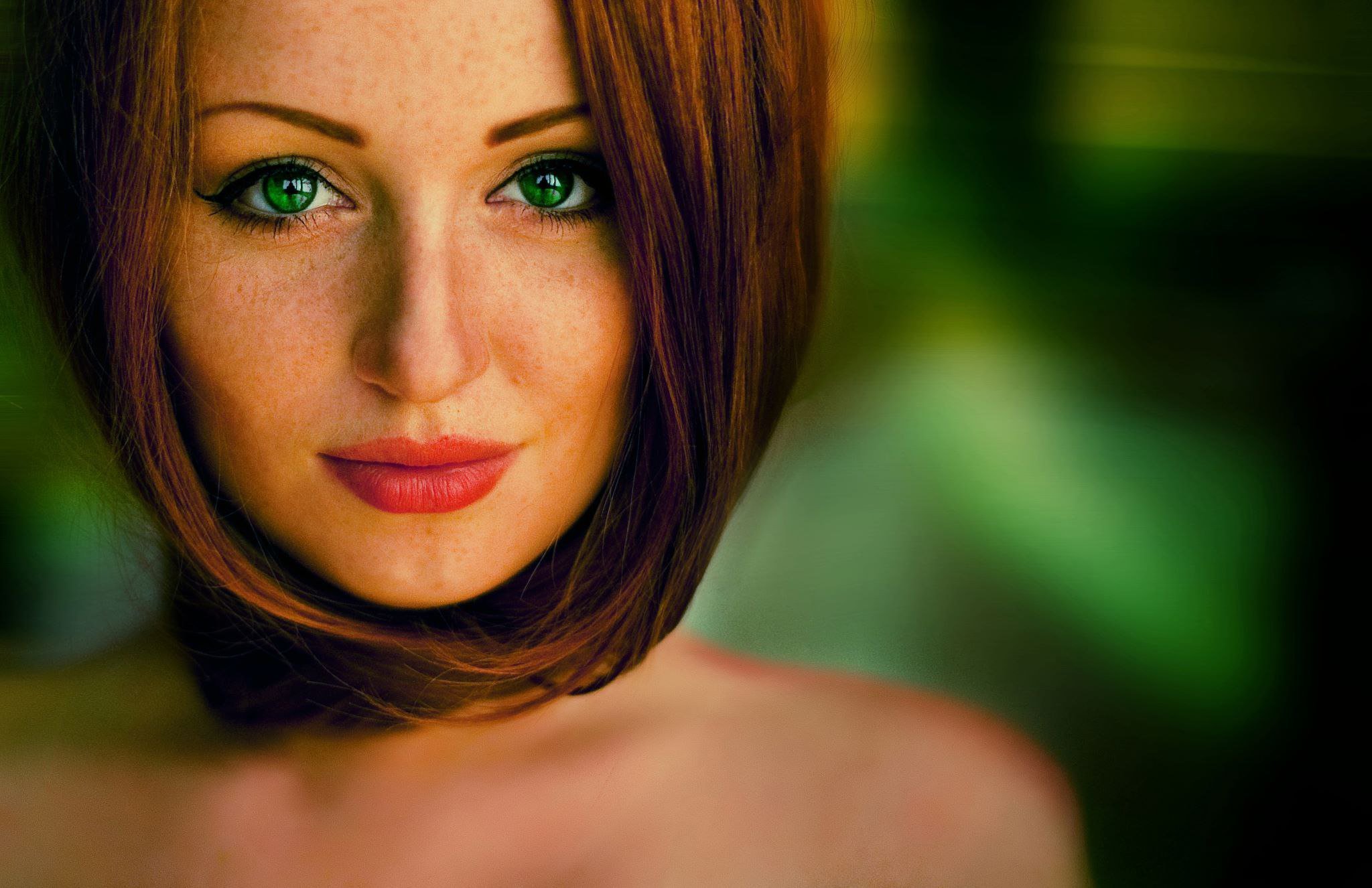 Зеленые глаза у женщин, их значение