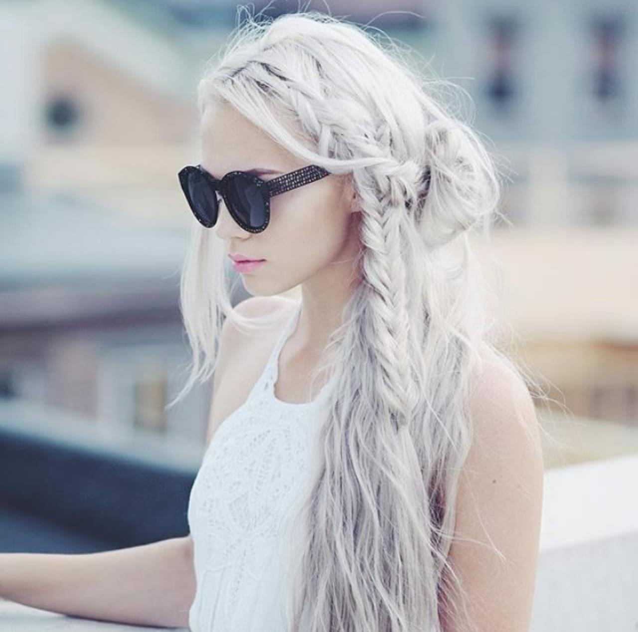 Прически и цвет длинных белых волос
