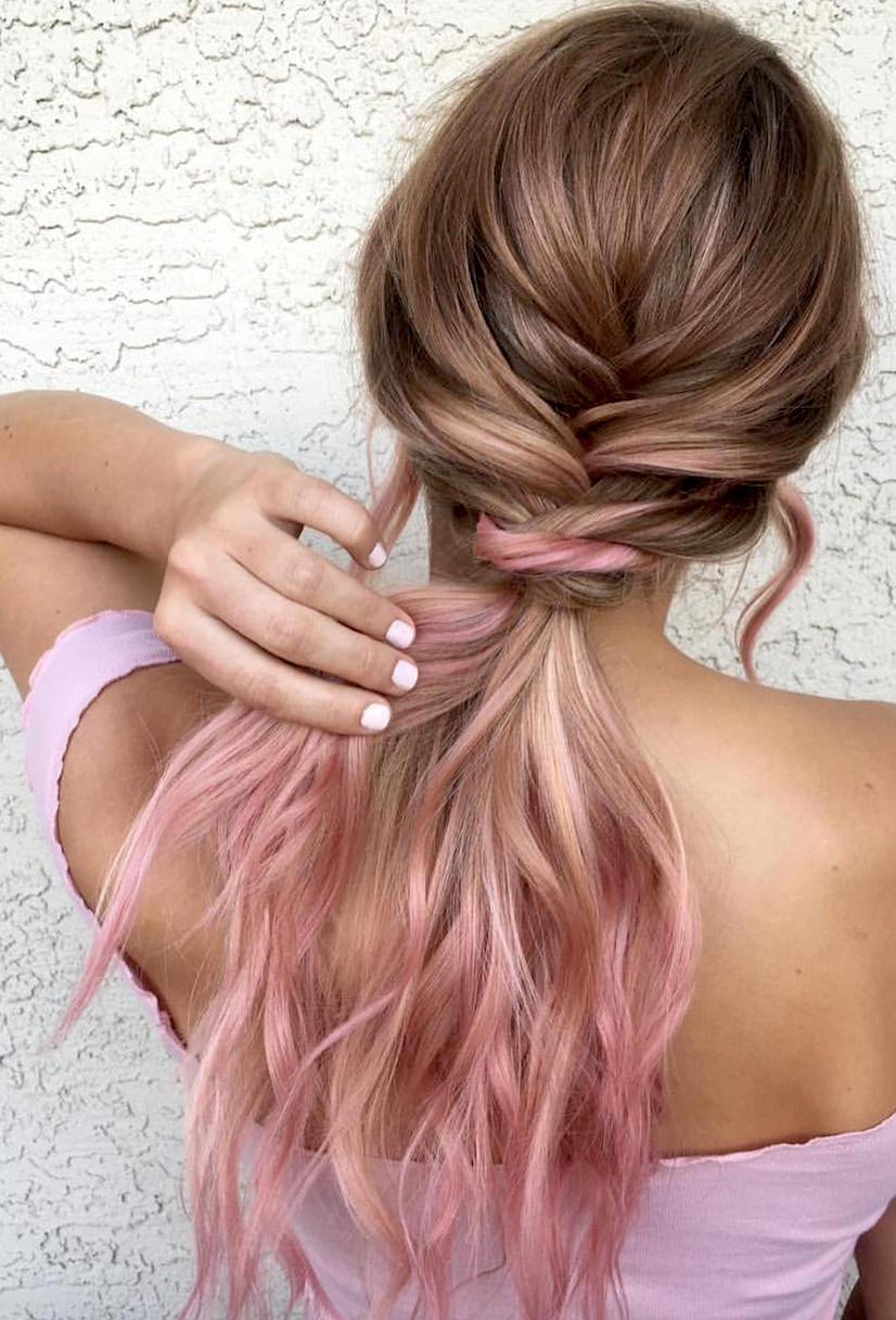 Русый розовый цвет волос. Розовое мелирование. Розовый русый. Розовые пряди. Русые волосы с розовым оттенком.