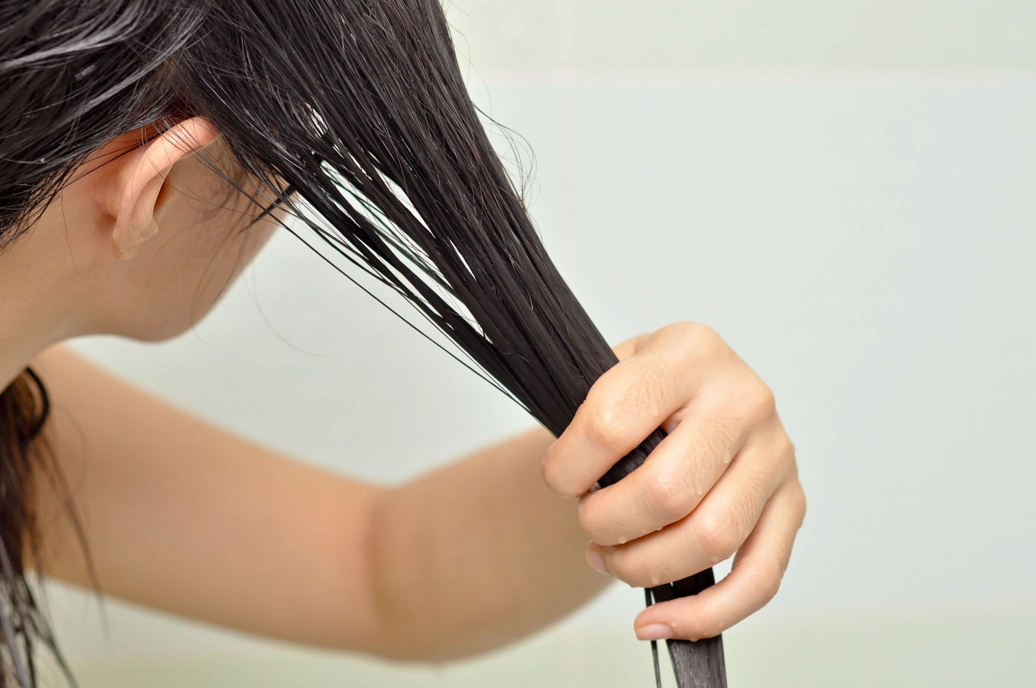 Как можно лакировать волосы