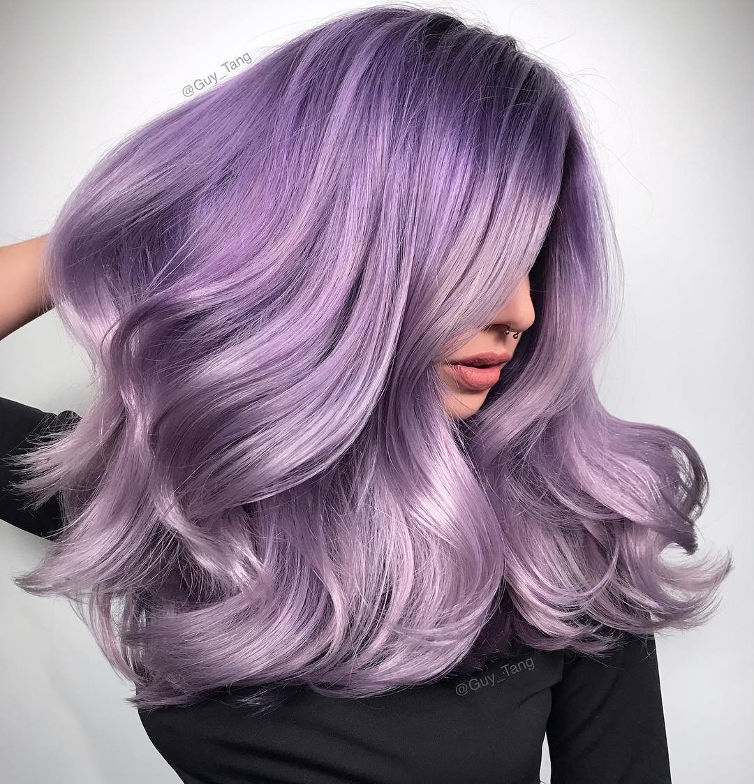 Фиолетовая жидкость для окрашивания волос