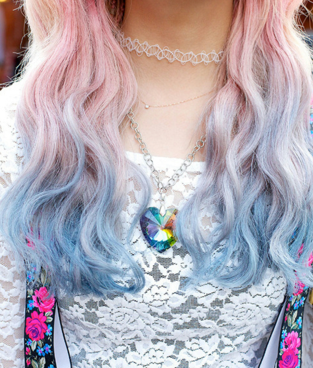 Девочка с сине розовыми волосами. Розово голубые волосы. Сине розовые волосы. Синие волосы с розовыми прядями. Розовые волосы с голубыми прядями.