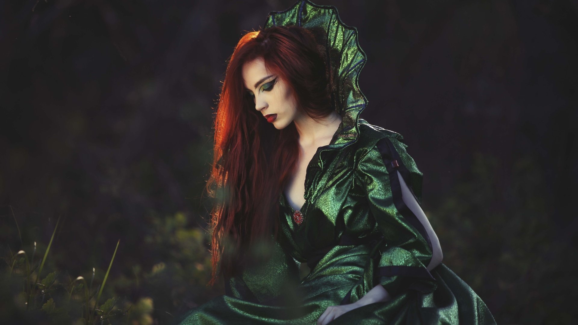 Рыжая ведьма 52.3. . Сказочные красавицы. Рыжая в зеленом платье. Девушка в зеленом платье. Рыжеволосая эльфийка.