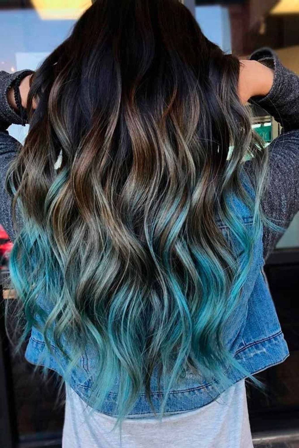 Каким цветом можно покрасить русые волосы. Синий балаяж. Окрашивание кончиков волос. Синие кончики волос. Крашенные кончики.