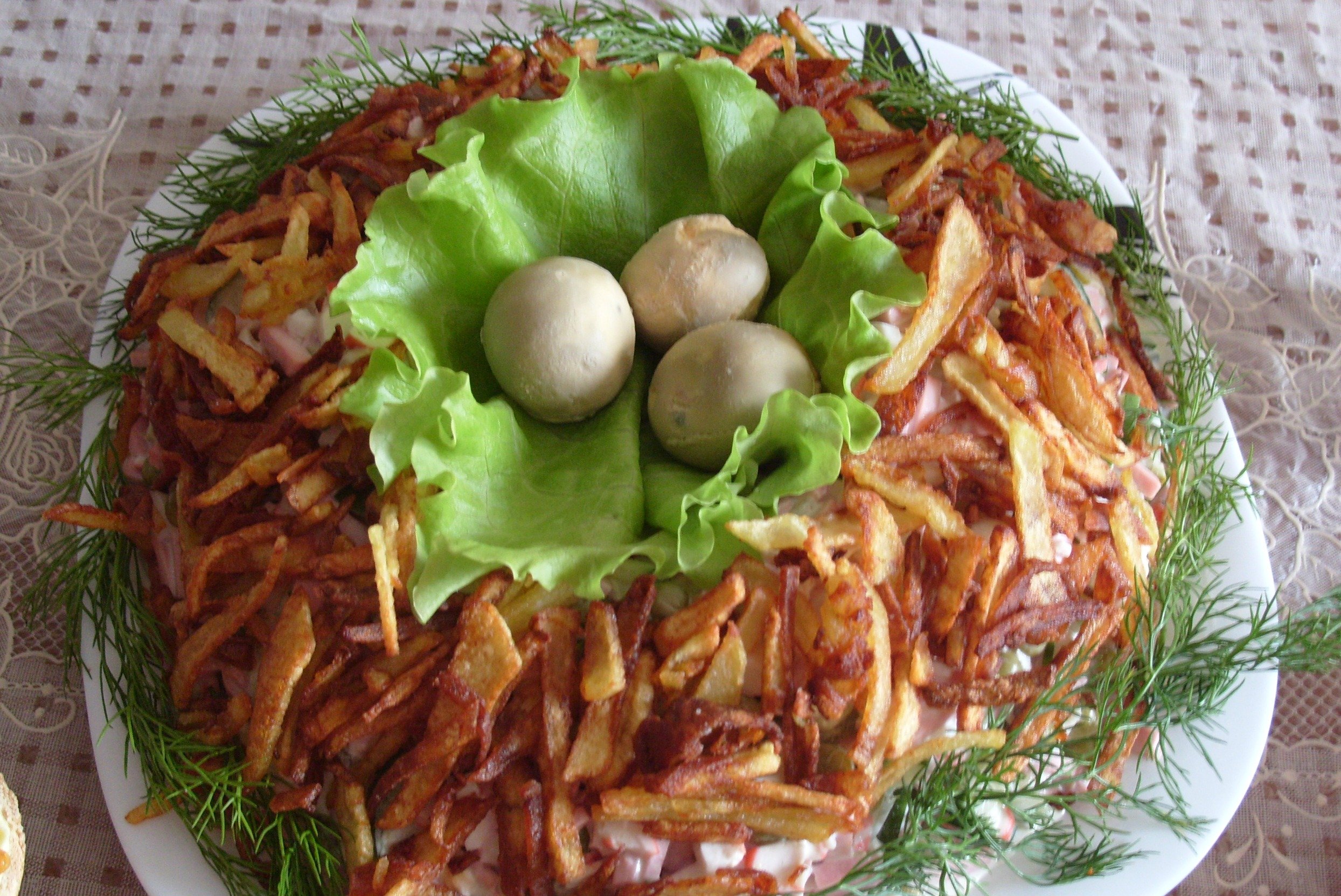 Гнездо глухаря салат рецепт классический с курицей копченой фото пошагово