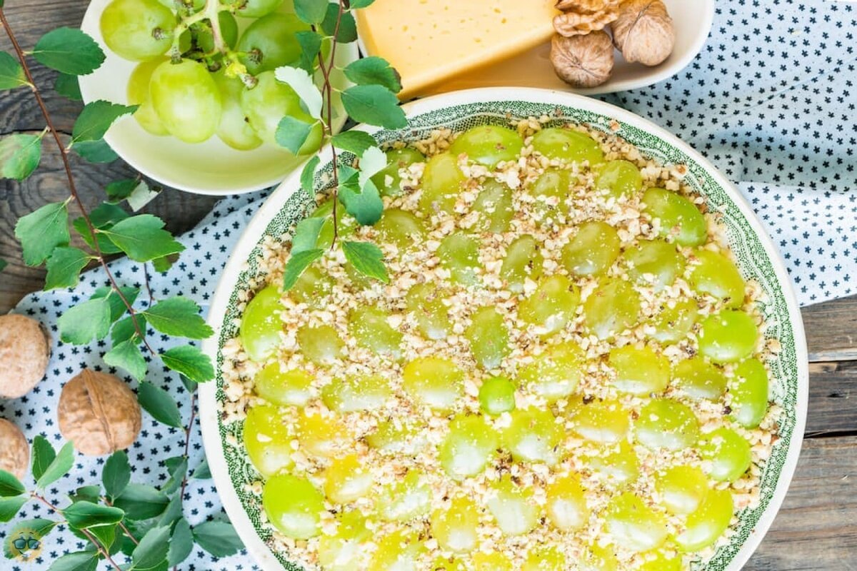Рецепт салата тиффани с виноградом и курицей и грецкими орехами пошаговый с фото