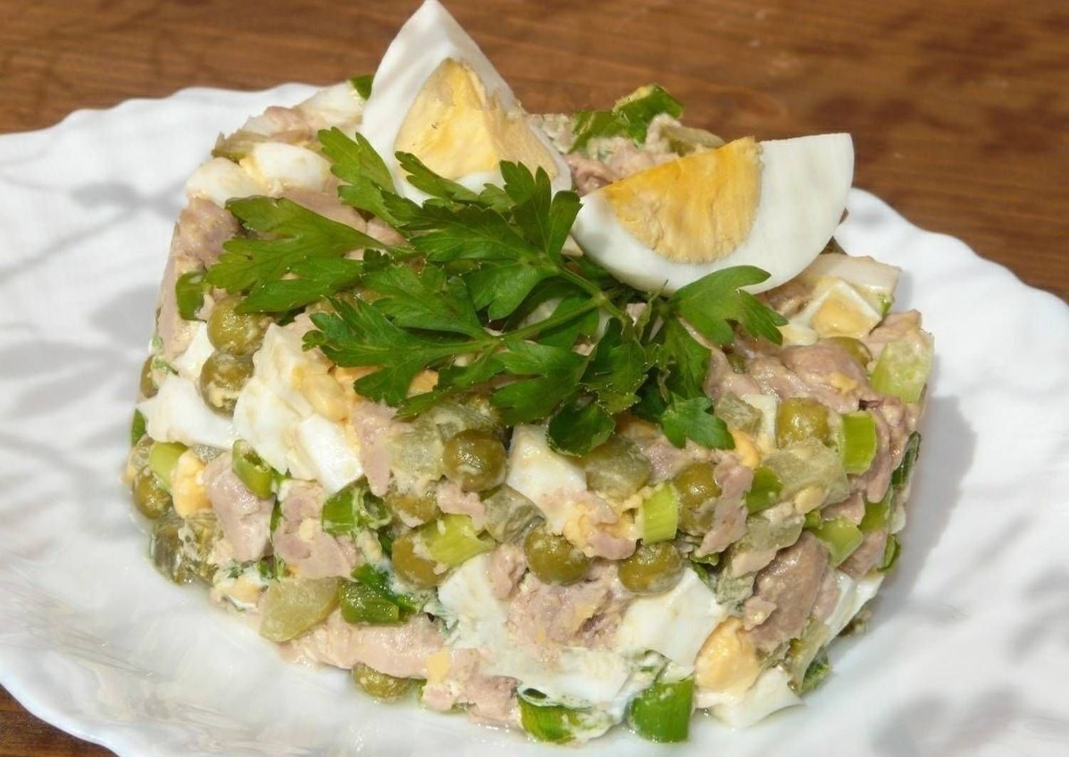 Рецепт салата с печенью и яйцом