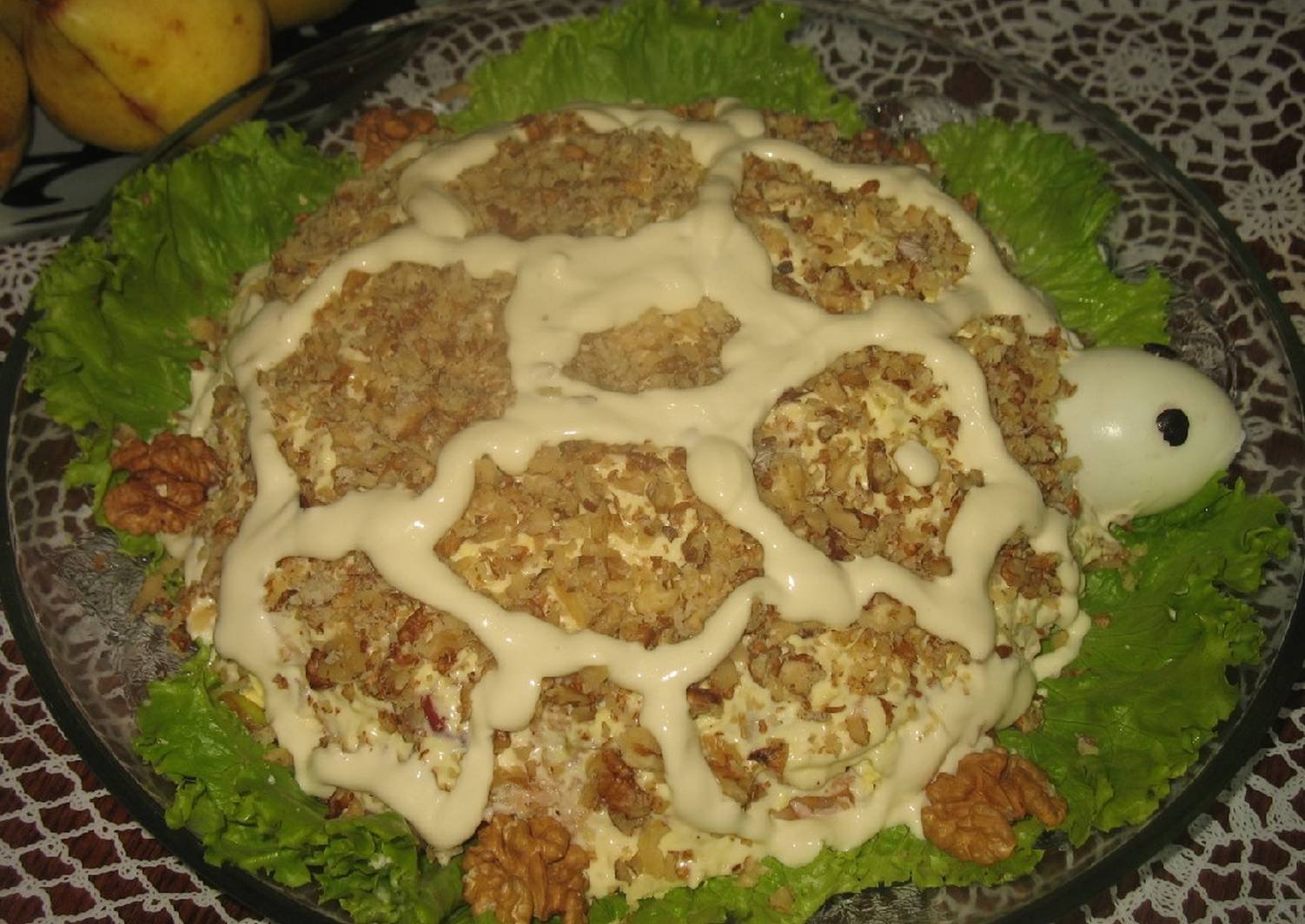 Салат черепаха с курицей с грецкими орехами