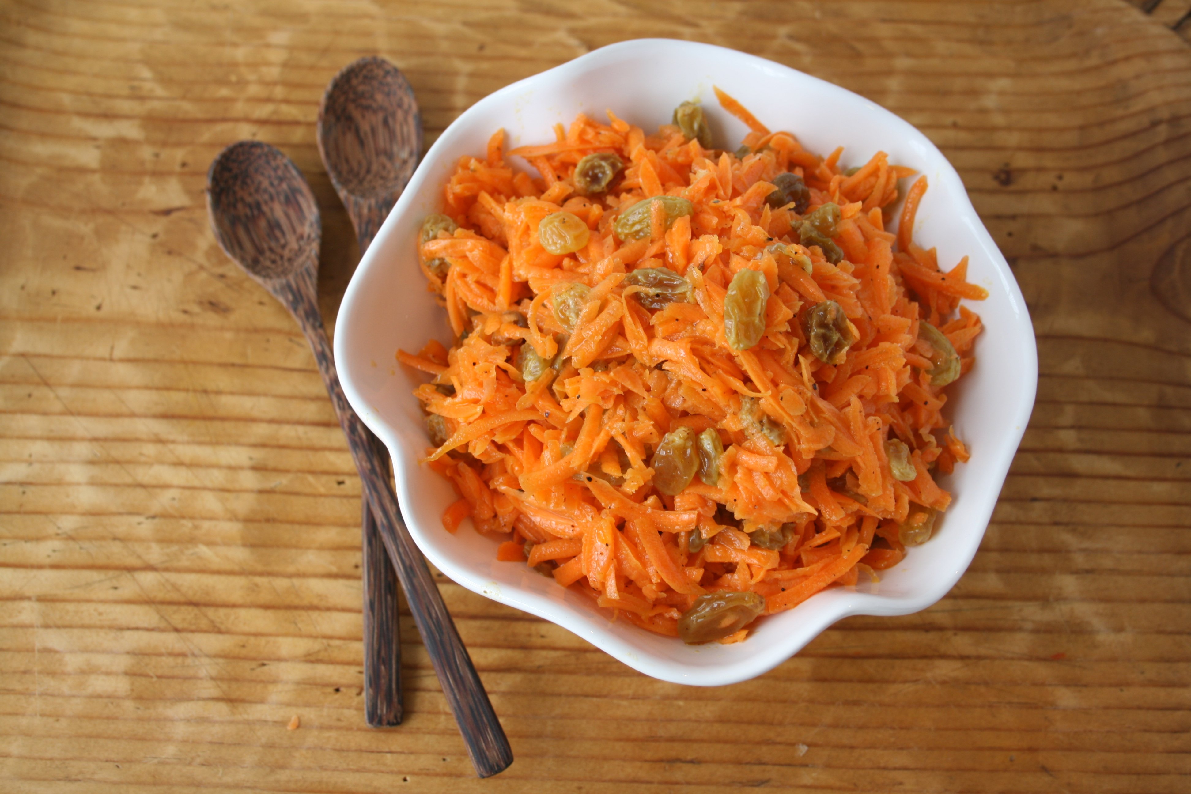 Салат из моркови с грецкими орехами и медом