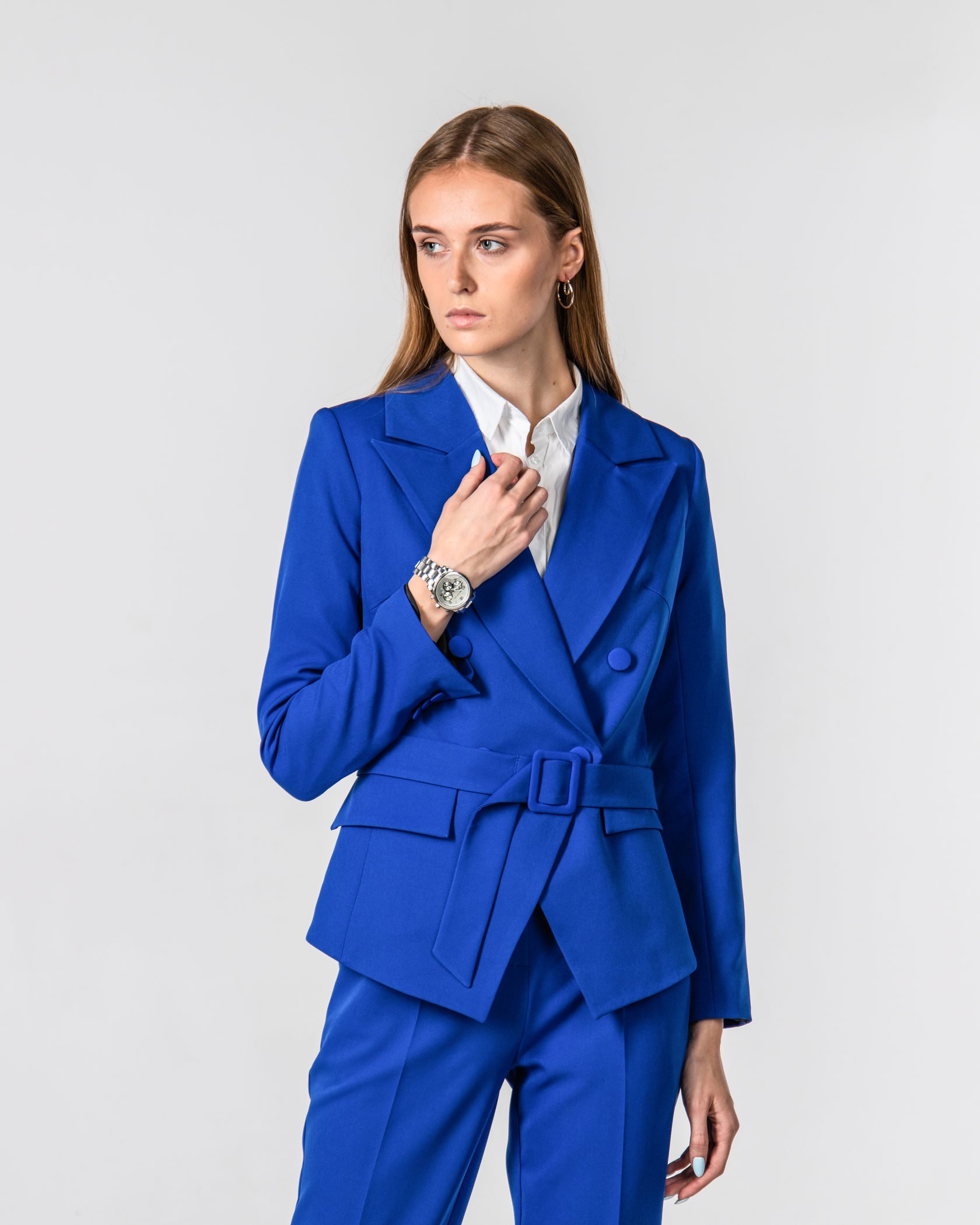 Синий деловой костюм женский