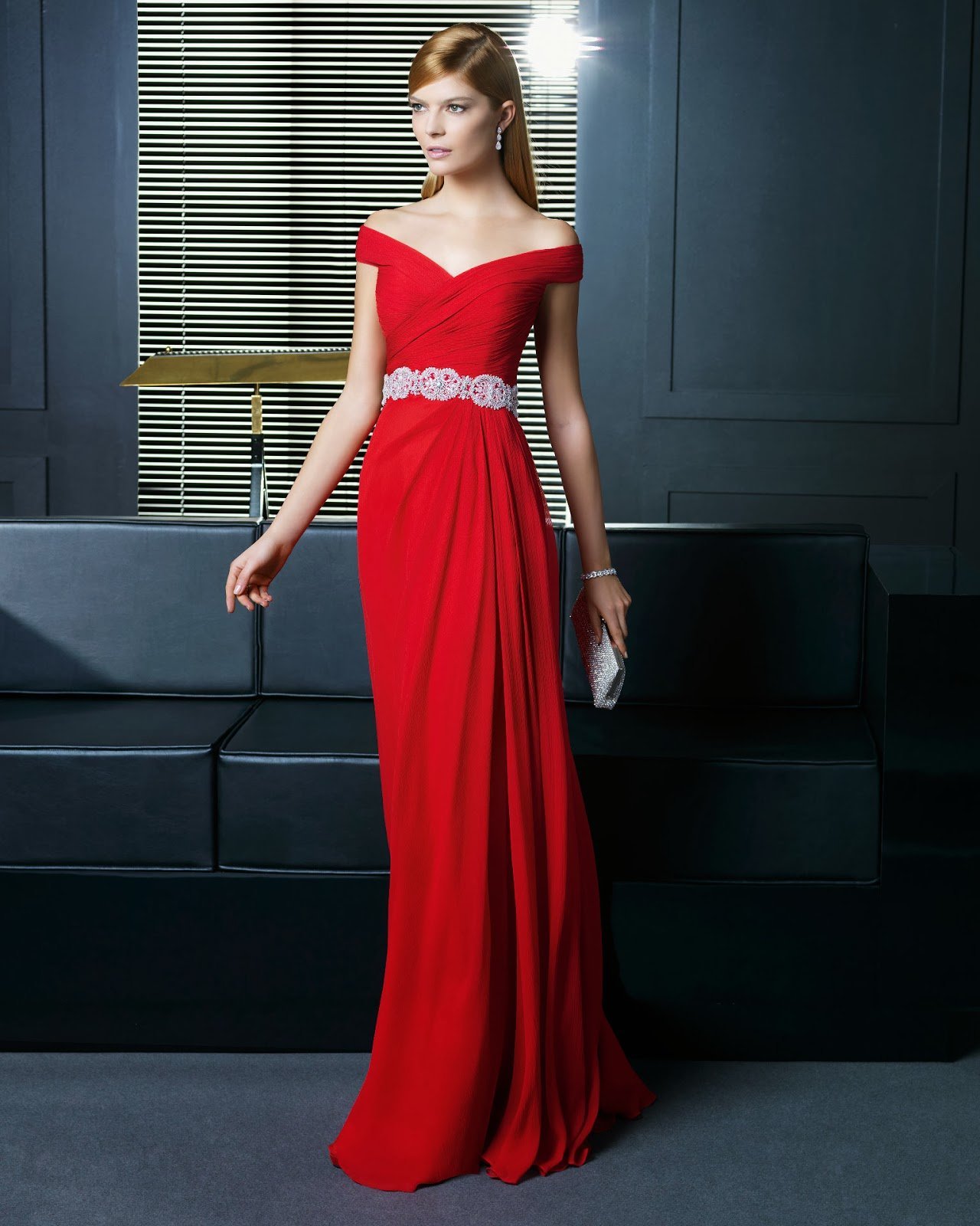 Женщины длинных красных платьях
