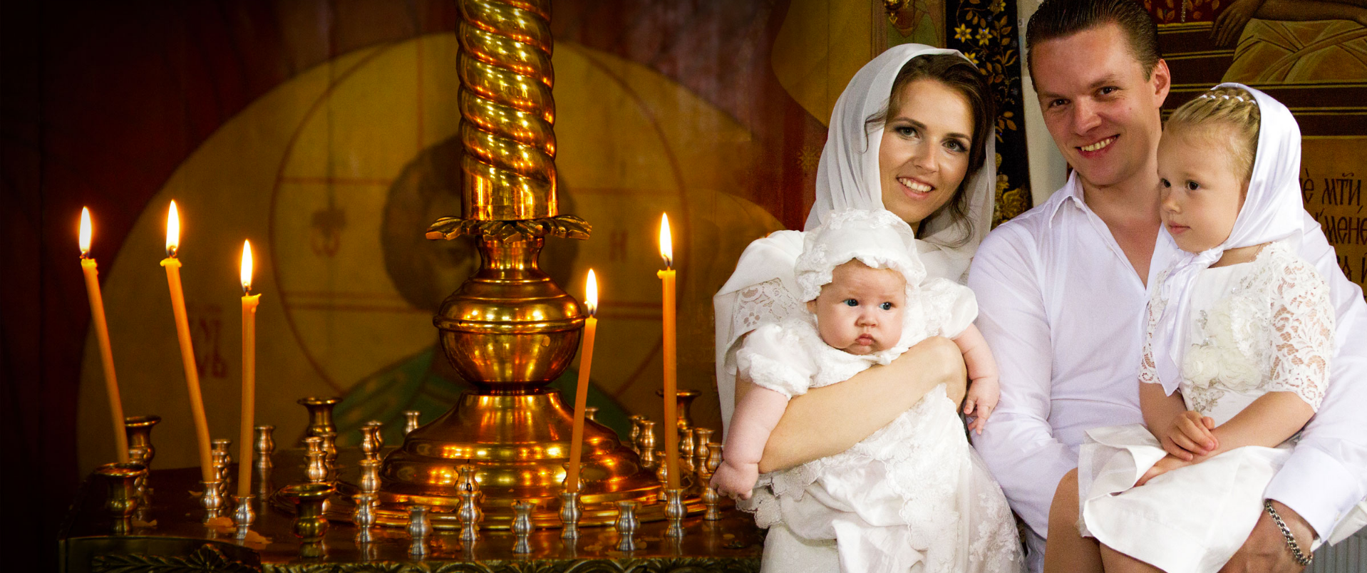 Православная семья. Православная семья в храме. Крестины. Крещение детей в церкви.