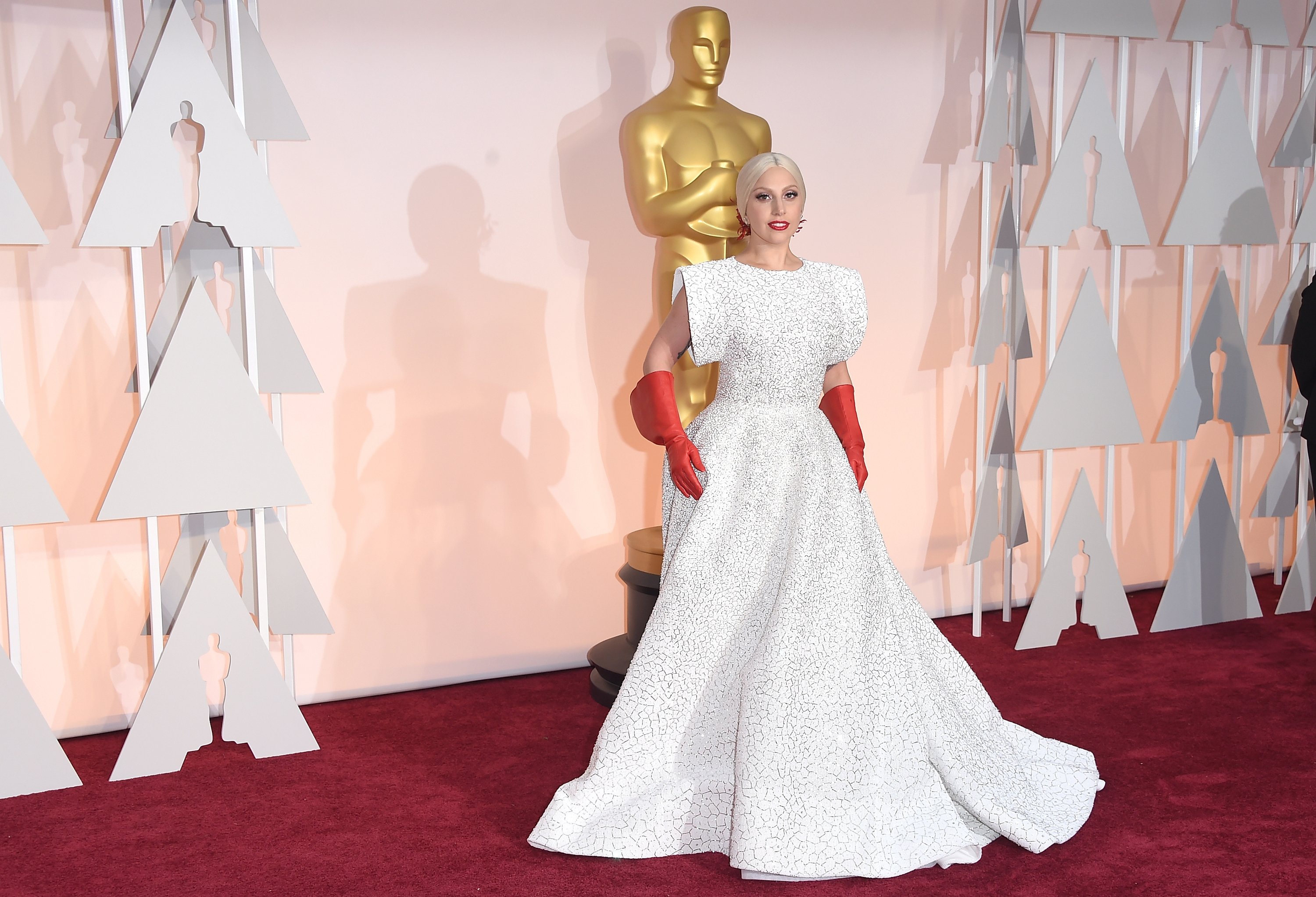 Церемония звезда. Леди Гага Оскар 2021. Леди Гага Оскар 2023. Леди Гага 2015. Платье леди Гаги на Оскаре.