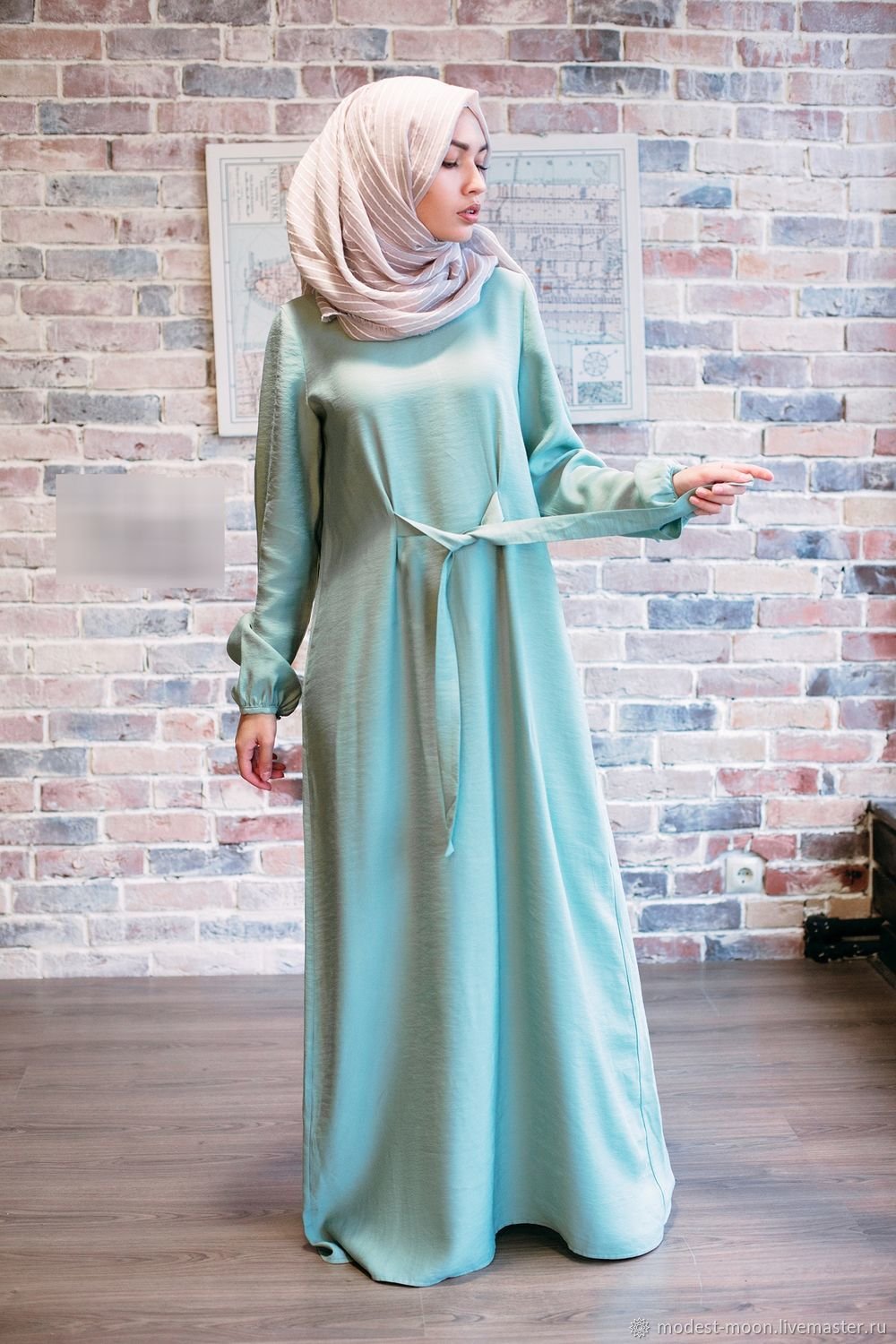 Одежда для мусульманских женщин интернет. Платья мусульманские “Vitrin”. Платья Каусар мусульманские. Мусульманские платья на валберис. Мусульманская одежда для женщин.