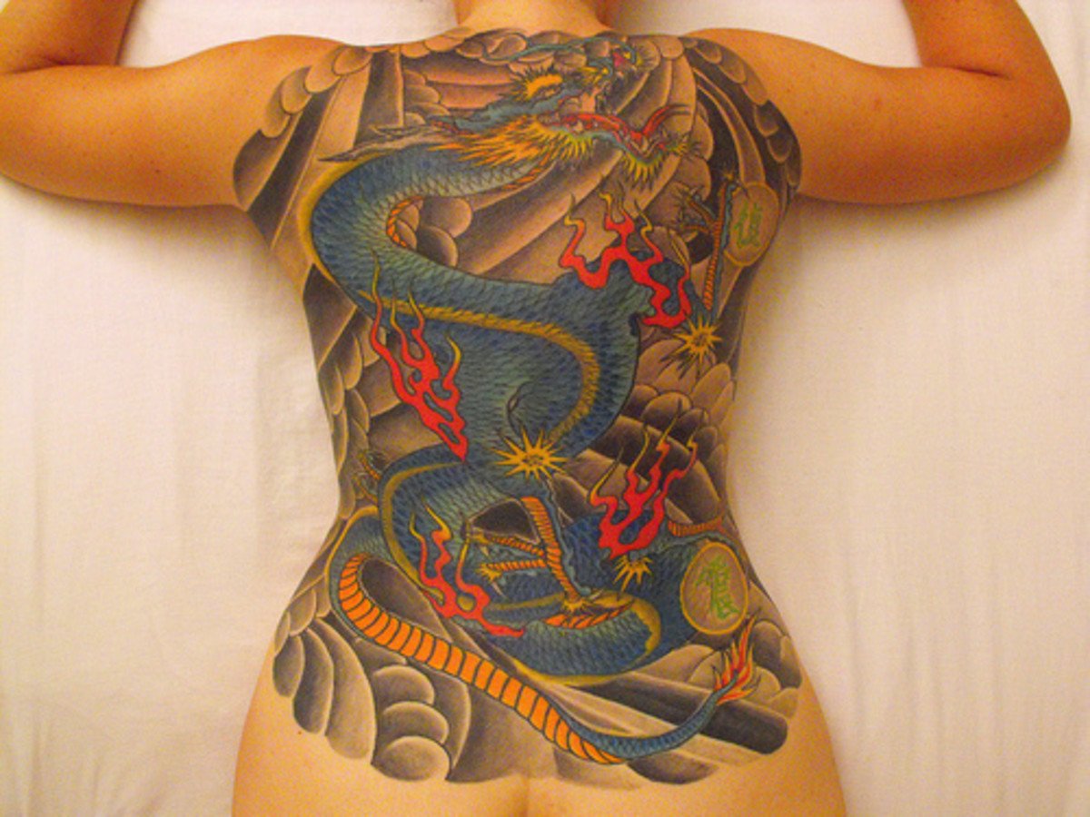 Тату змея японская на спине