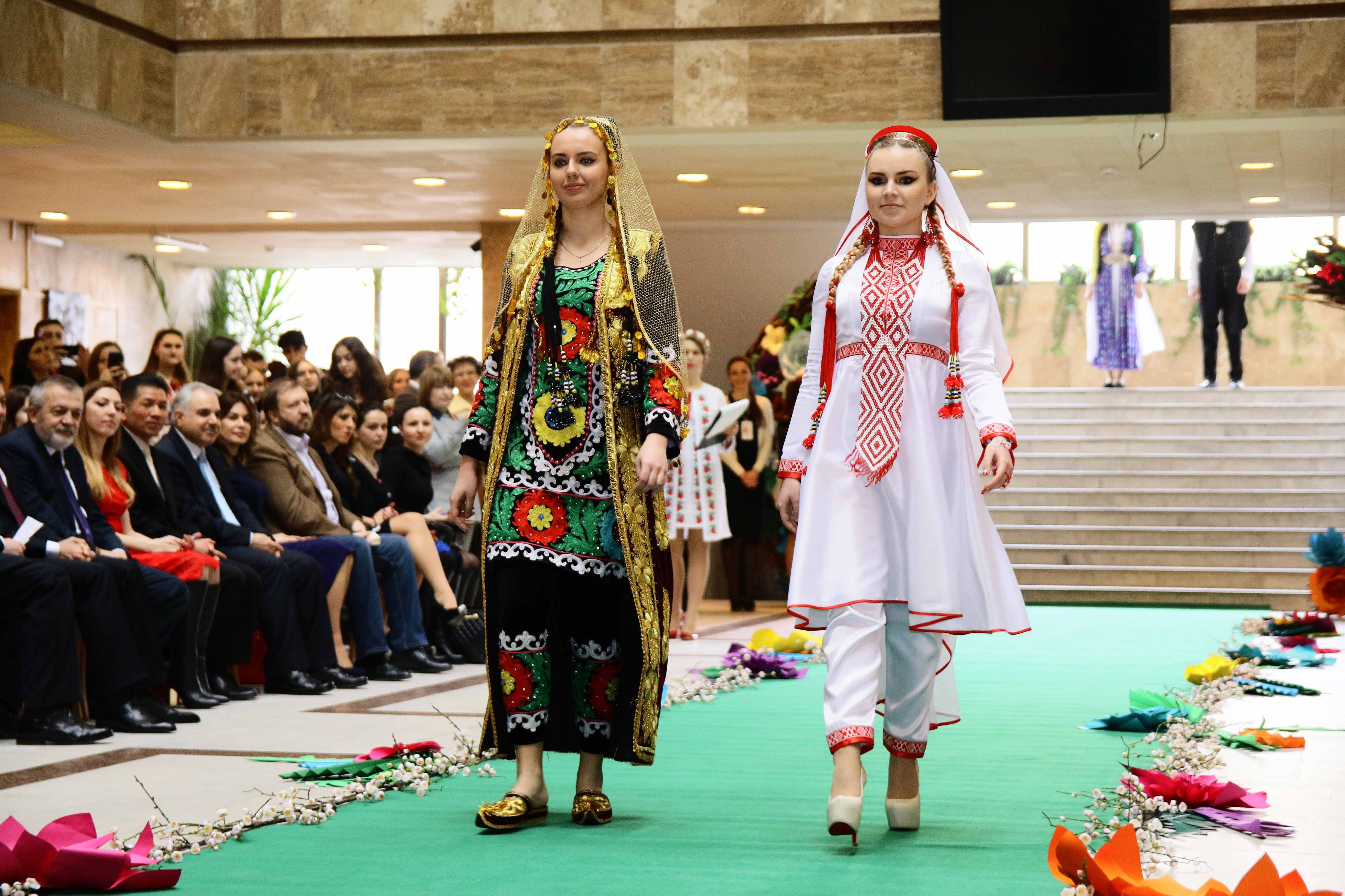 Узбекский платья со штанами