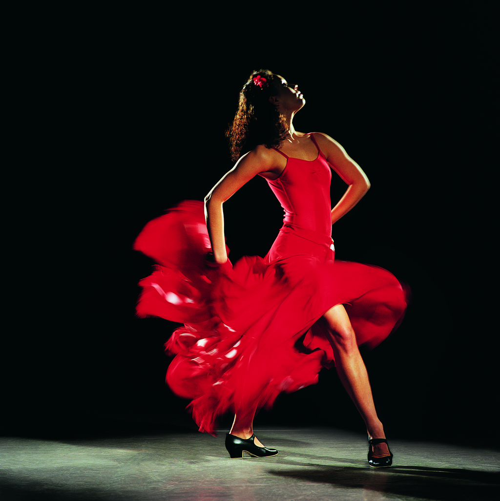 Испанский танец фламенко Соло. Девушка испанка танцовщица фламенко. Кармен,испанка испанская Кармен. Фламенко испанка в Красном платье. Женщины танцуют картинки