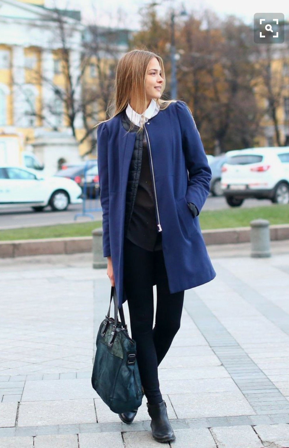 Короткое пальто женское с чем носить. Синее пальто. Темно синее пальто. Образы с синим пальто. Синее пальто женское.