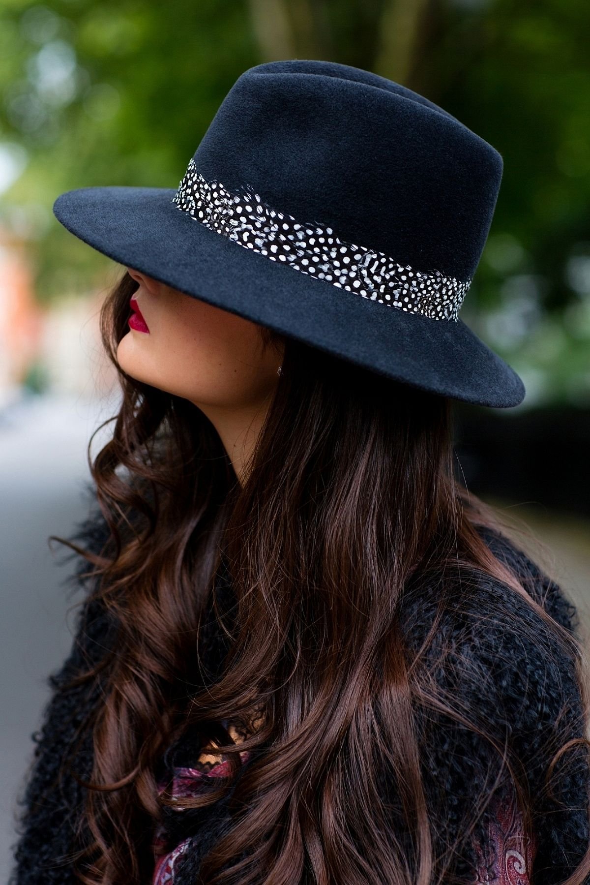 Hat stylish woman. Stylish woman in a hat. Sombrero girl. Шляпа на аву