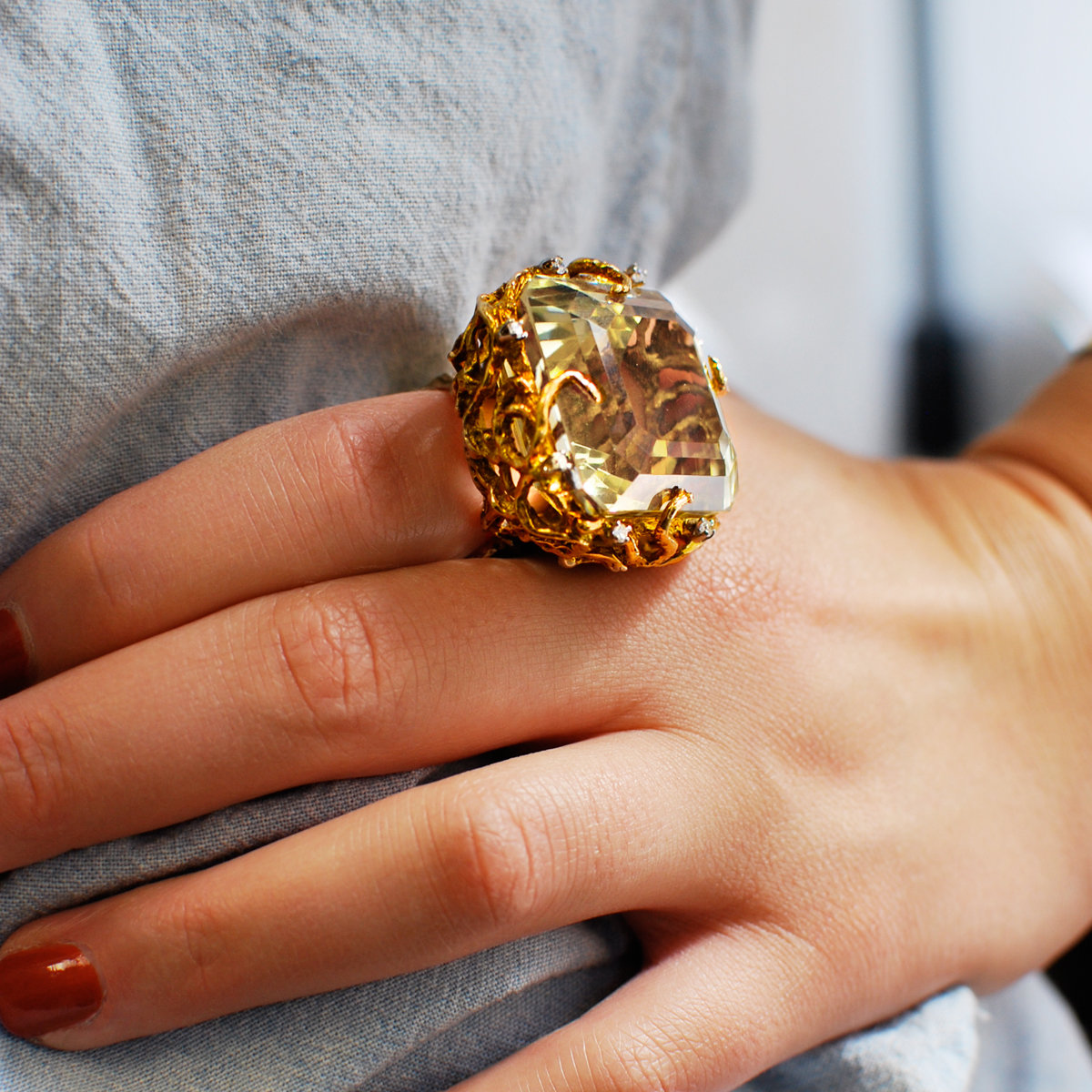 Кольцо оказалось золотым. Красивые кольца. Массивные кольца. Крупные кольца. Перстень с крупным камнем.