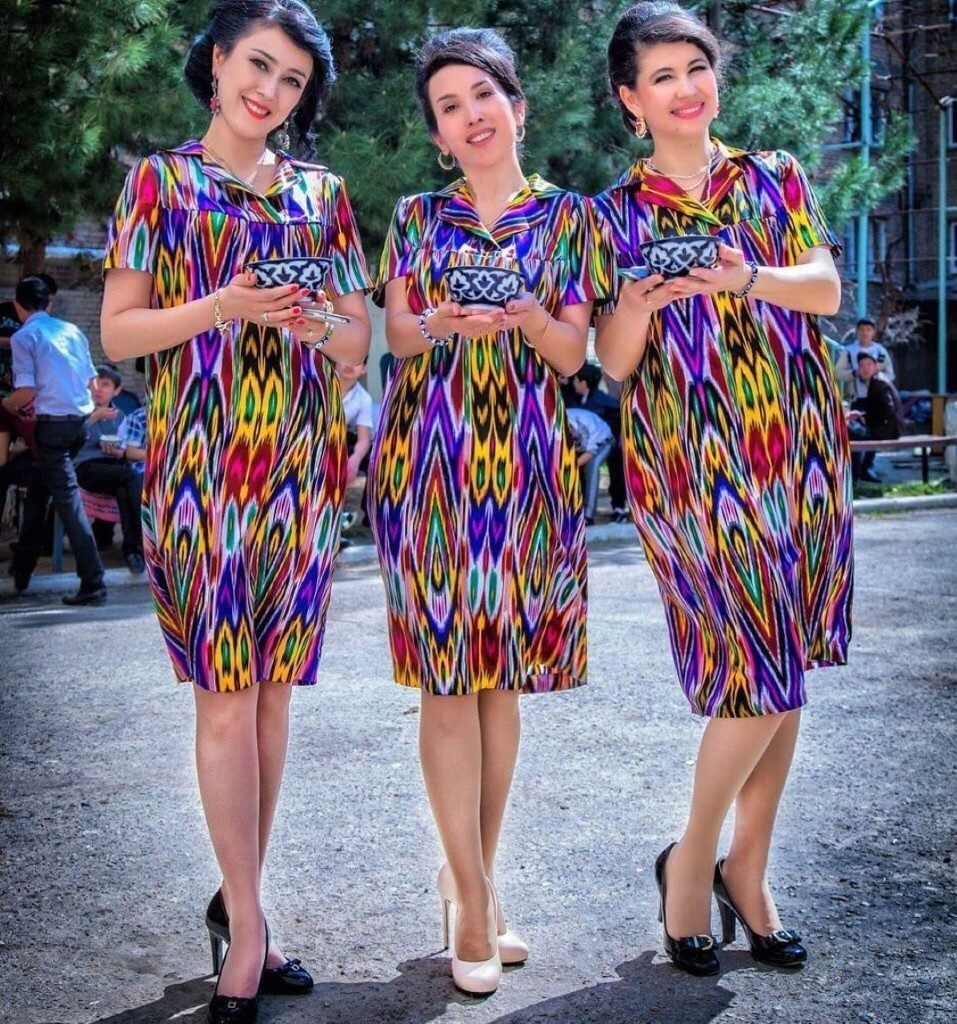 Атласные узбекские платья