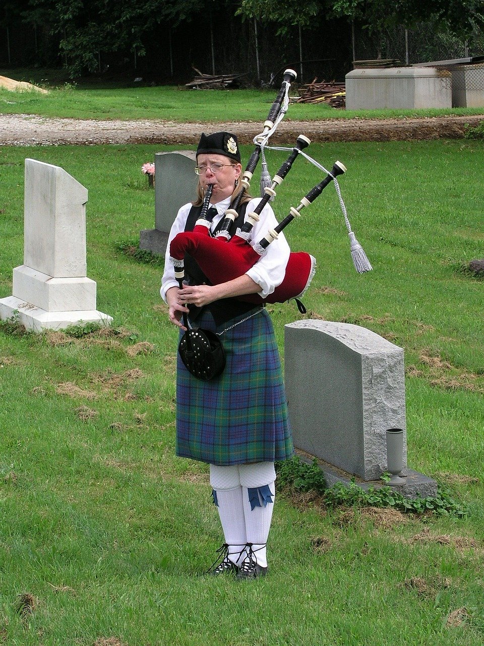 Шотландия килт волынка. Шотландия музыкальный инструмент национальный волынка. Национальный костюм Шотландии с волынкой. Шотландский национальный инструмент – волынка..