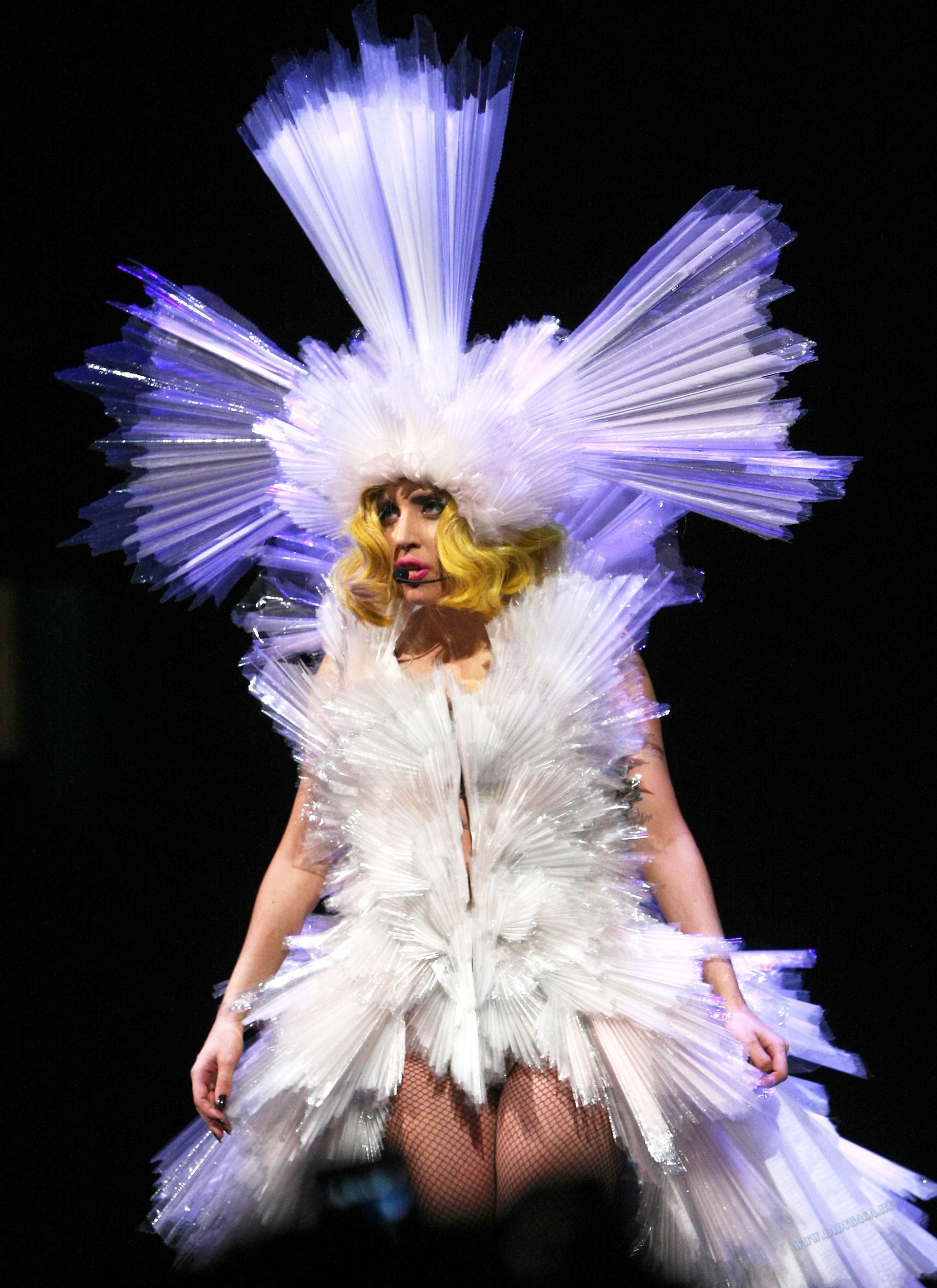 Образы леди гаги. Леди Гага. Леди Гага Наряды. Леди Гага костюмы. Леди Гага эпатажные Наряды.