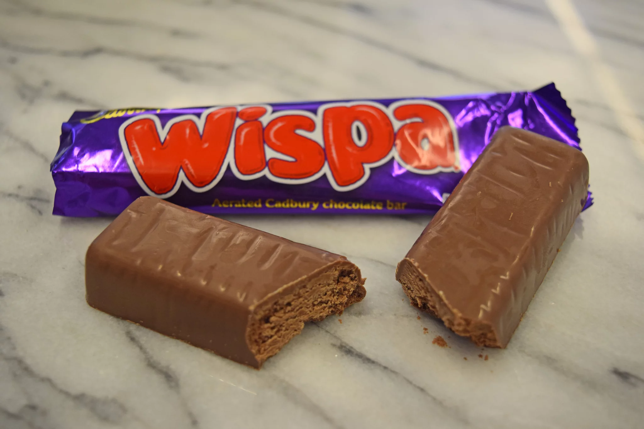 Даешь батончик купить. Шоколад Виспа в 90. Wispa шоколад из 90-х. Шоколадный батончик Wispa. Шоколад Виспа из 90х.