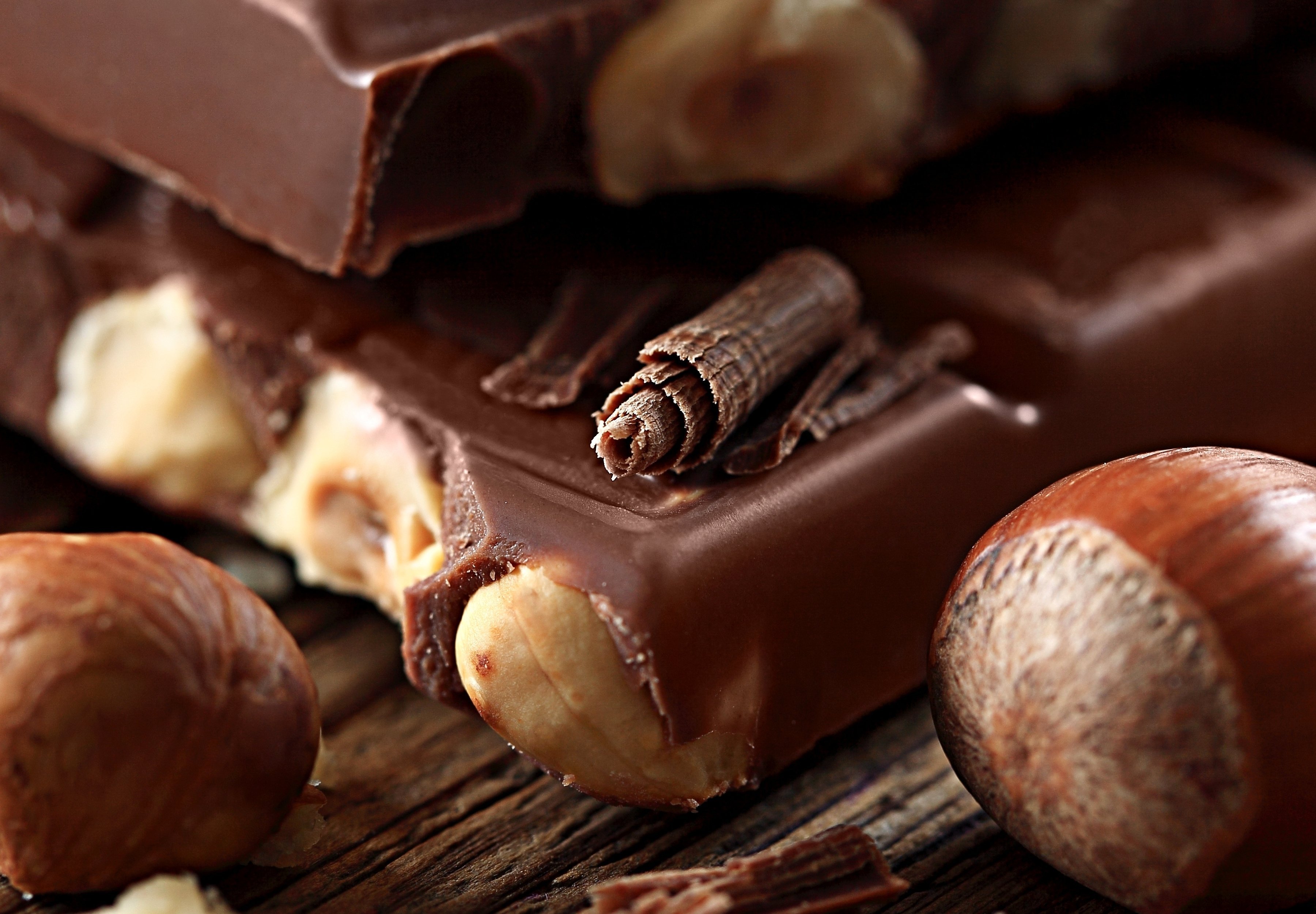Шоколад еда. Шоколадный Брауни конфеты. Шоколад красиво. Шоколад с орехами. Молочный шоколад с орехами.