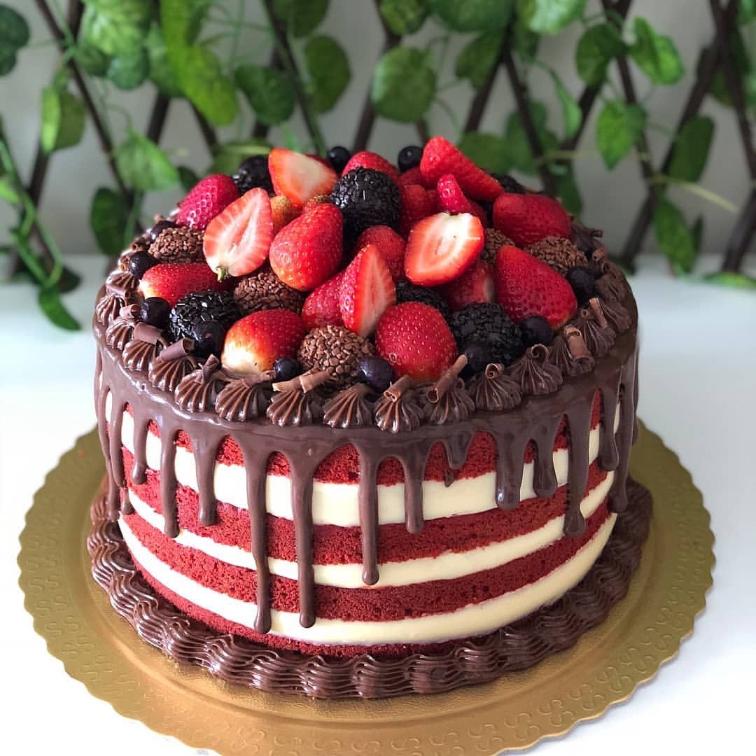 Красивые торты легко. Красивые тортики. Украшение торта. Красивые торты на день рождения. Украшение торта ягодами и шоколадом.