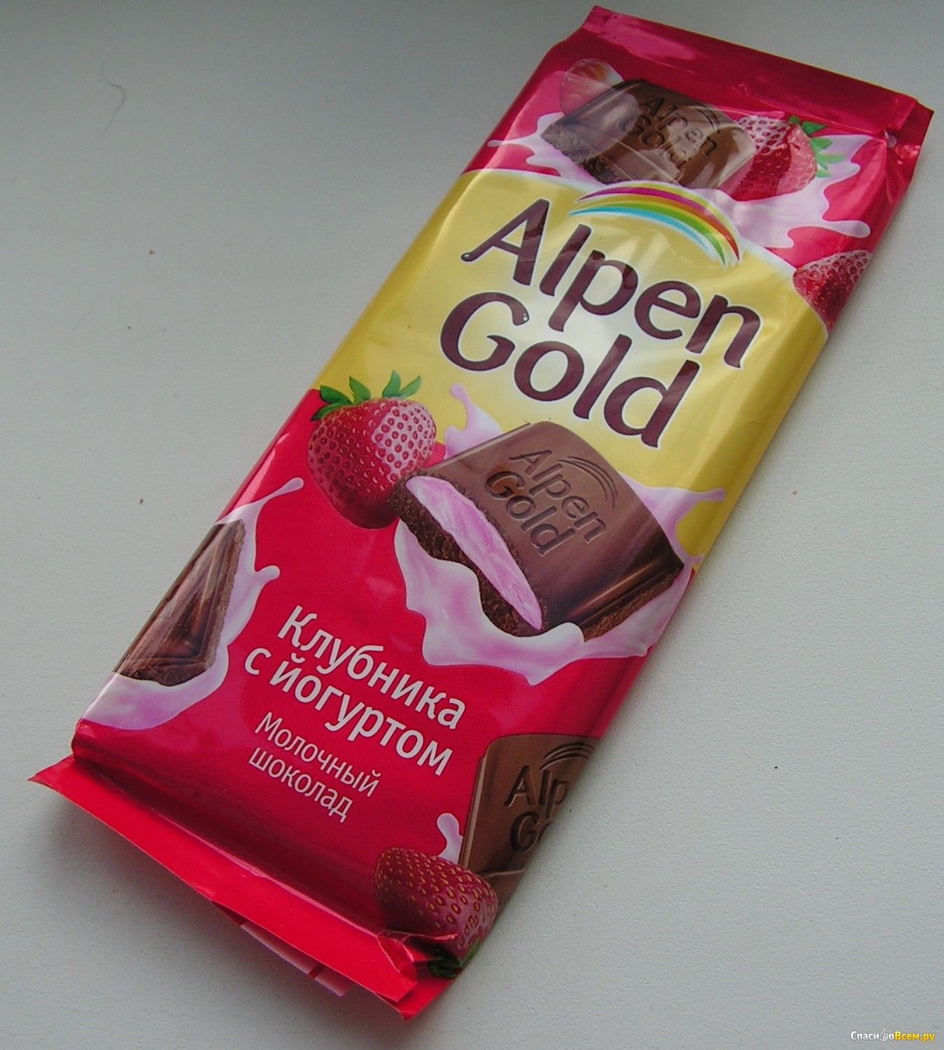 Анпенгольд шоколад. Альпен Голд клубника в шоколаде. Шоколадка Альпен Гольд. Клубничная шоколадка Альпен Гольд. Клубничный шоколад Альпен Гольд.
