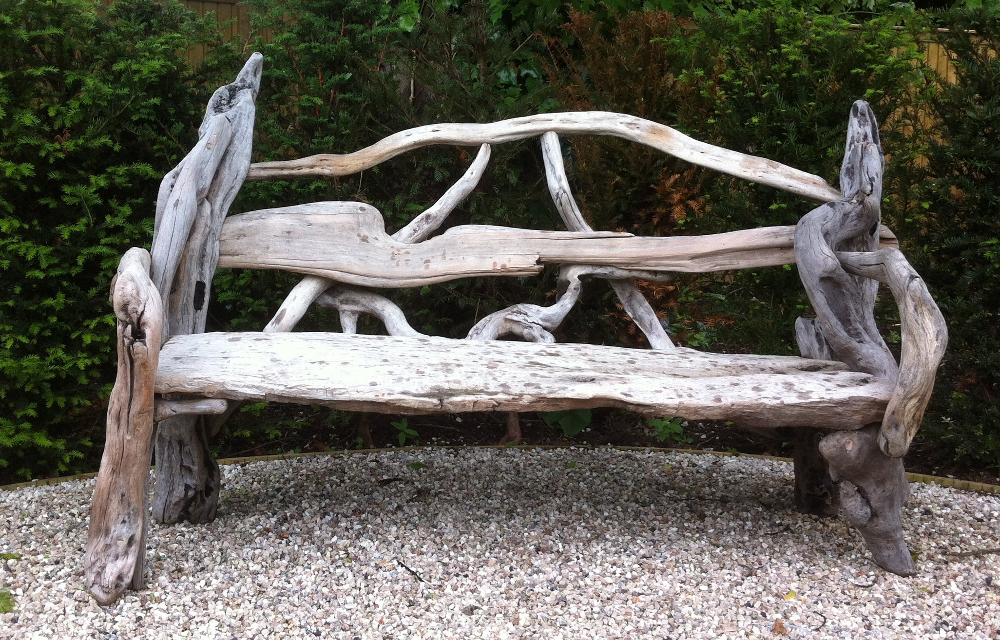 Необычные деревянные скамейки